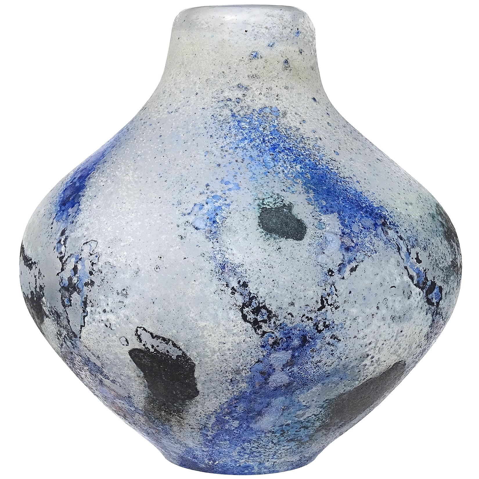Hand-Crafted Seguso Arte Vetro Murano Blue Black Abstract Scavo Italian Art Glass Flower Vase For Sale