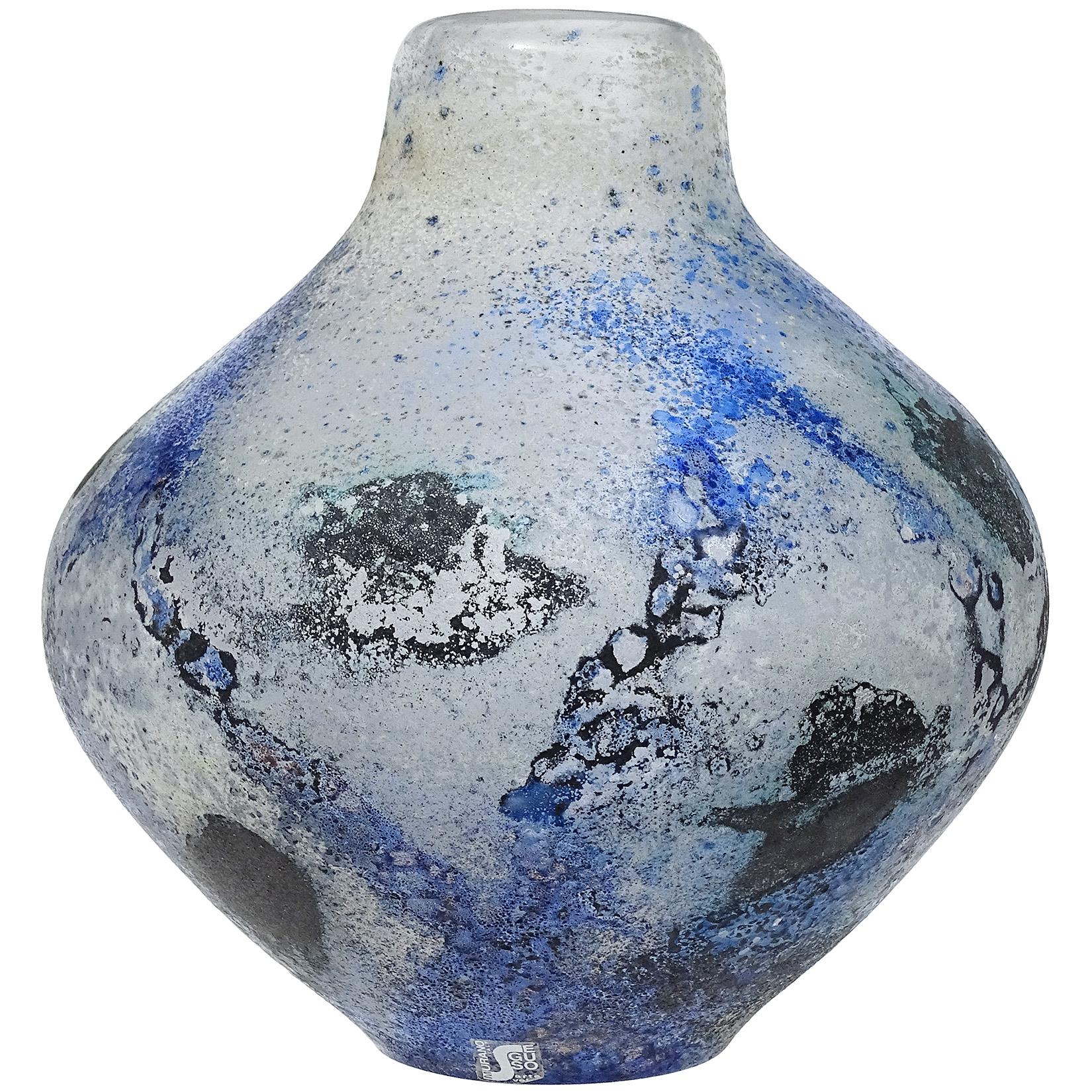 Seguso Arte Vetro Murano Blue Black Abstract Scavo Italian Art Glass Flower Vase In Good Condition For Sale In Kissimmee, FL