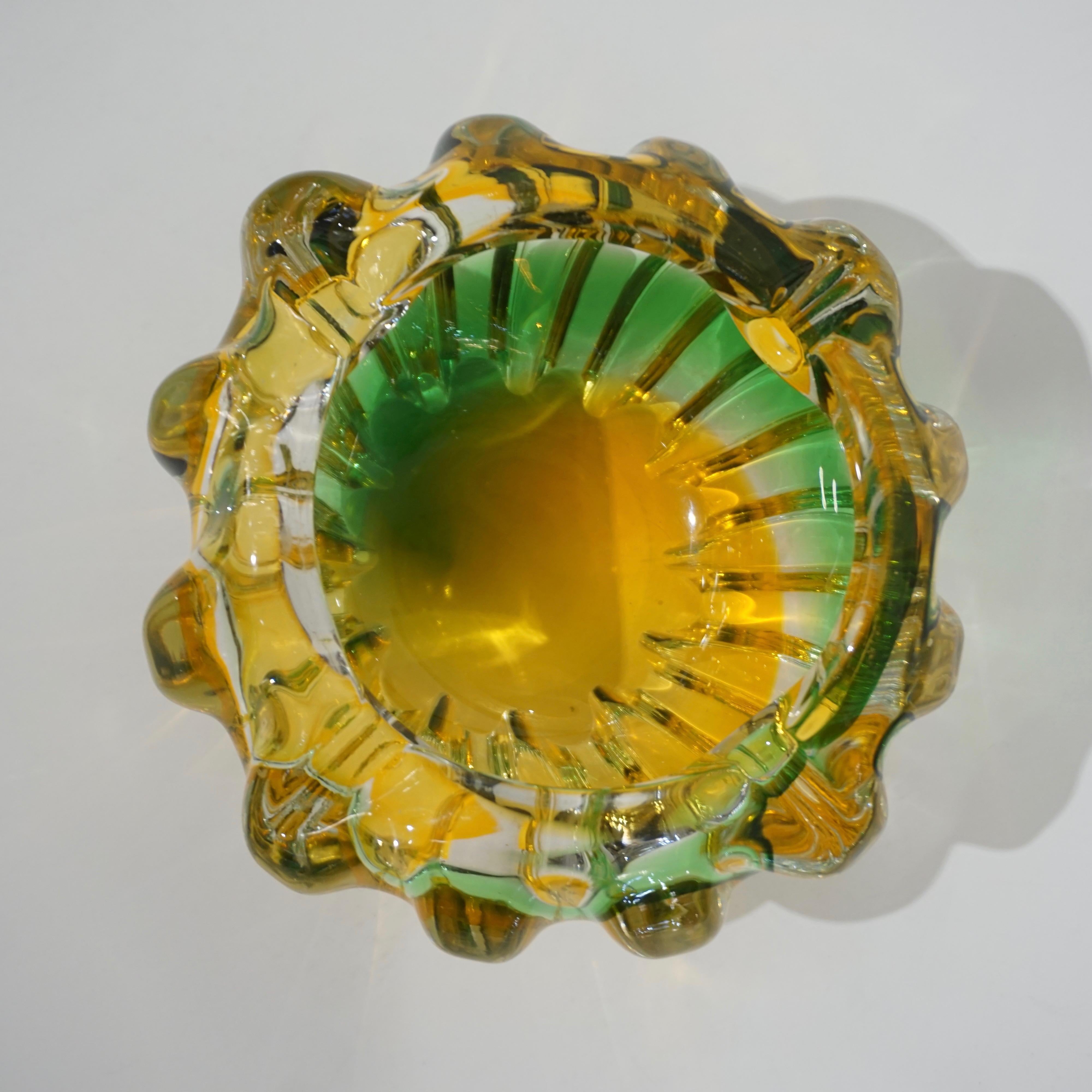 Seguso Attributed 1930s Green Yellow Crystal Murano Art Glass Small Bowls 3