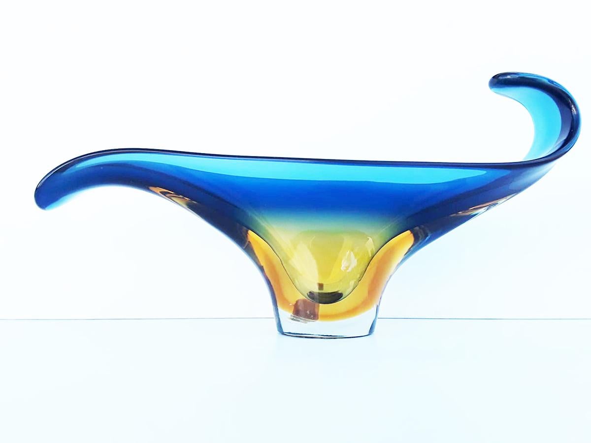 Large Murano Vase attr. Seguso Vintage 1950 -Art-

Year: 1950s Murano

Materials: Murano glass, yellow gold and blue

Condition: Excellent

Measurements: 15 cm x 50 cm x 10 cm.