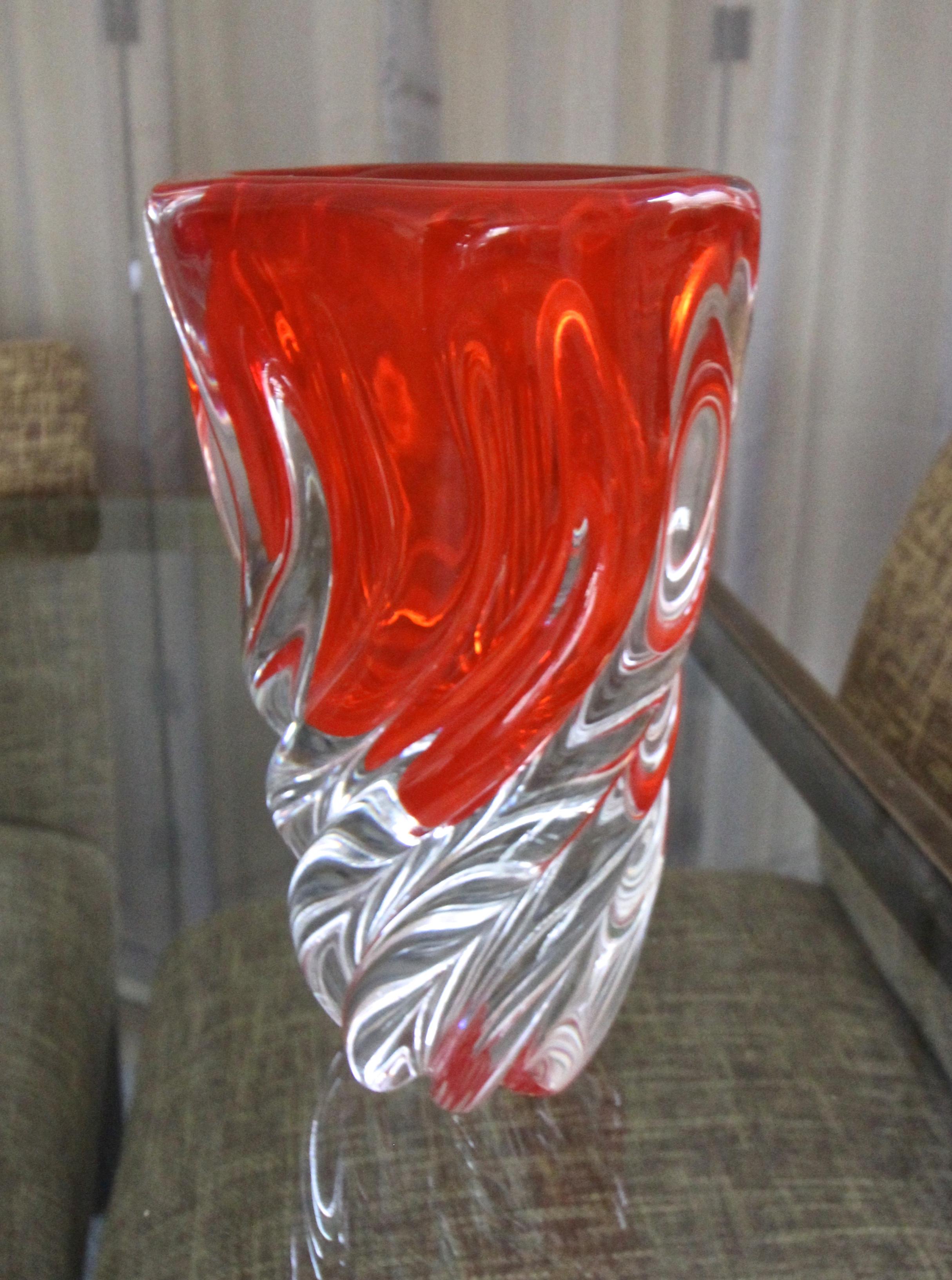 Seguso Blood Orange Twisted Glass Murano Vase In Good Condition For Sale In Palm Springs, CA