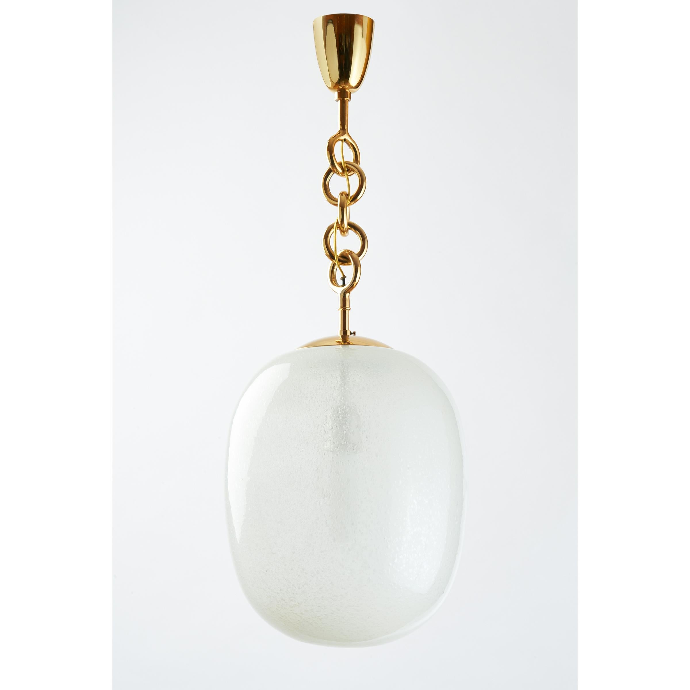Seguso
Exquisite oval lantern or pendant in blown Pulegoso glass 
Polished brass mounts with handsome circular link chain suspension, Italy, circa 1950
12 diameter x 30 height
Rewired for use in the US with one standard base bulb.
 
