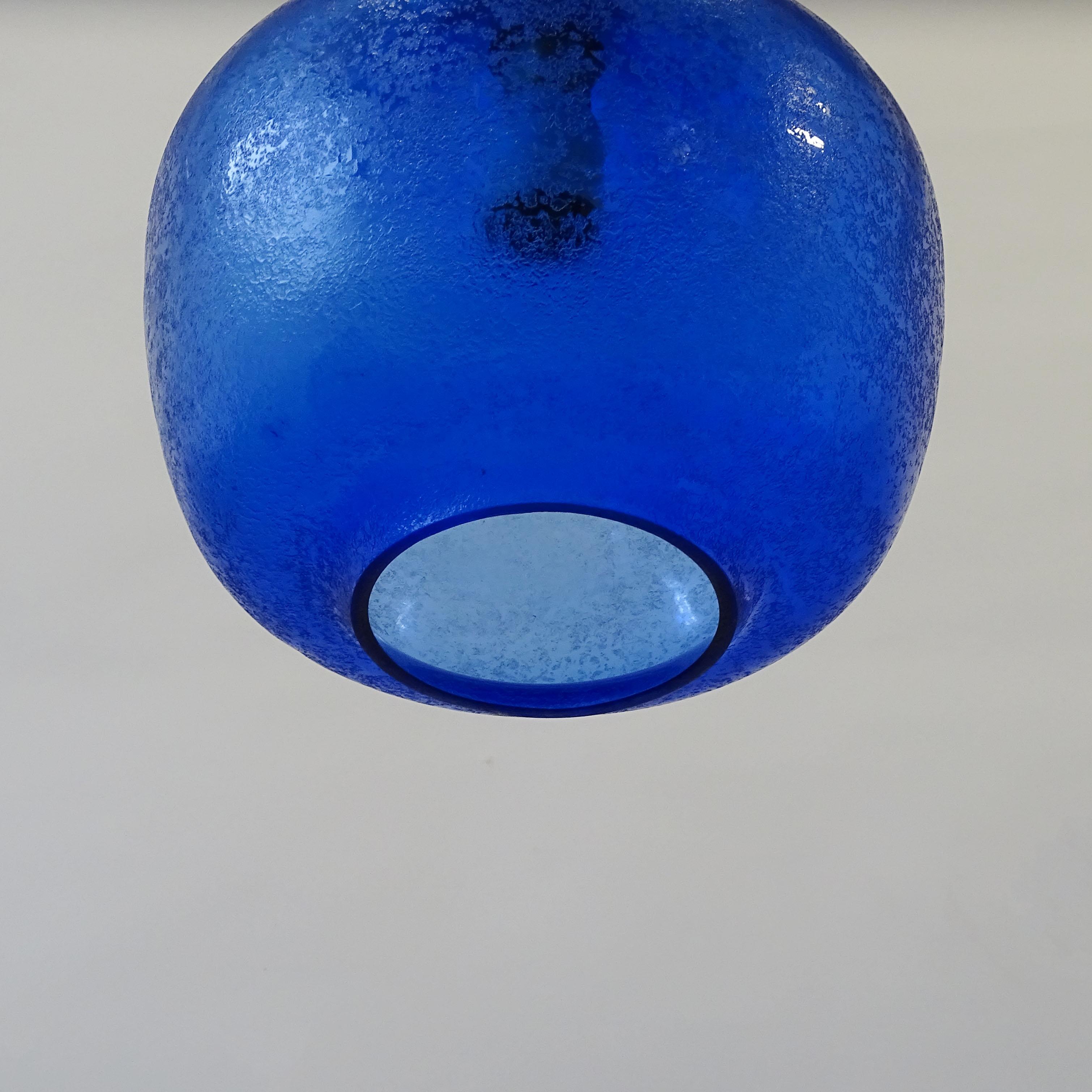 Mid-Century Modern Seguso blue corroso Murano glass pendant lamp, Italy 1950s For Sale