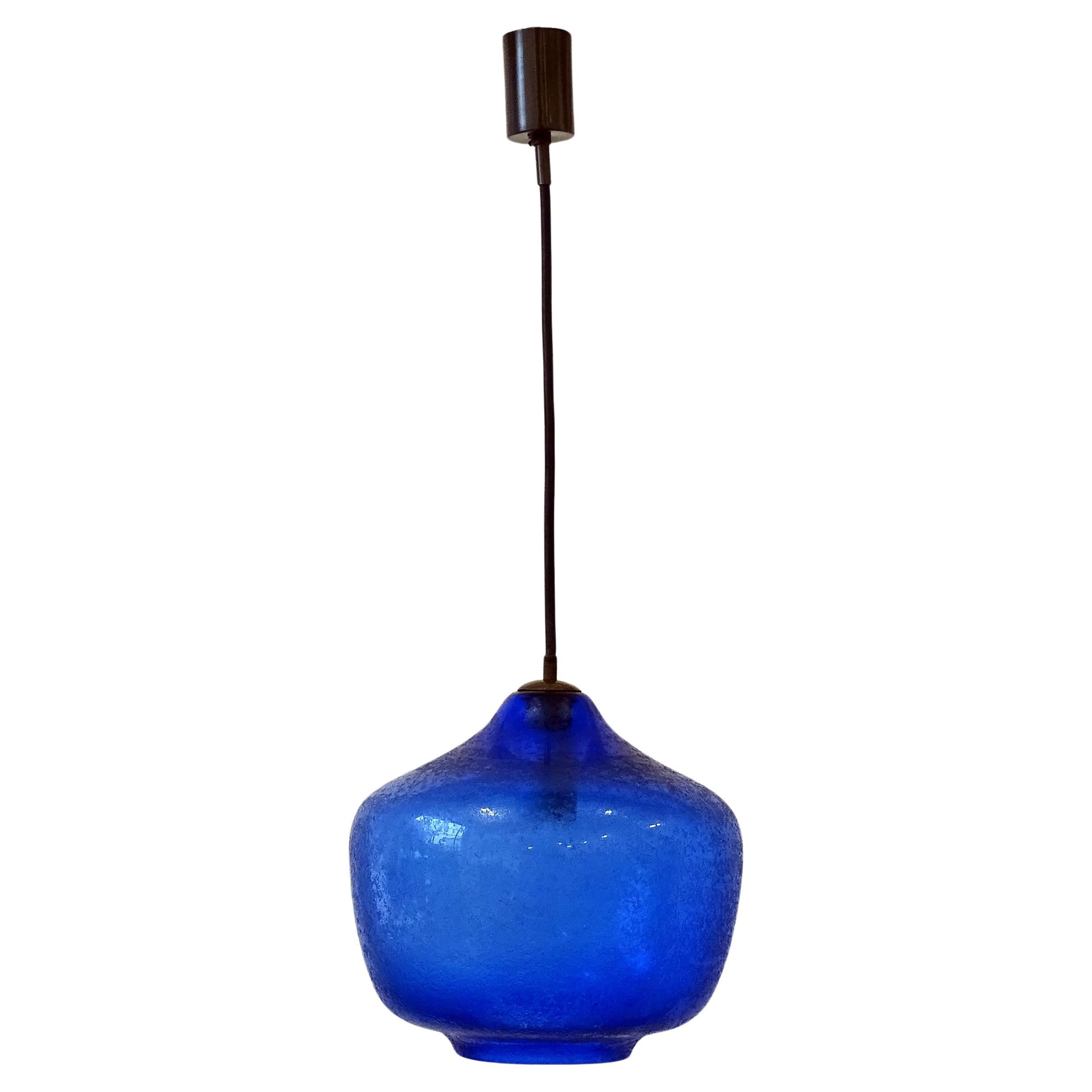 Lámpara colgante de cristal de Murano azul corroso Seguso, Italia Años 50