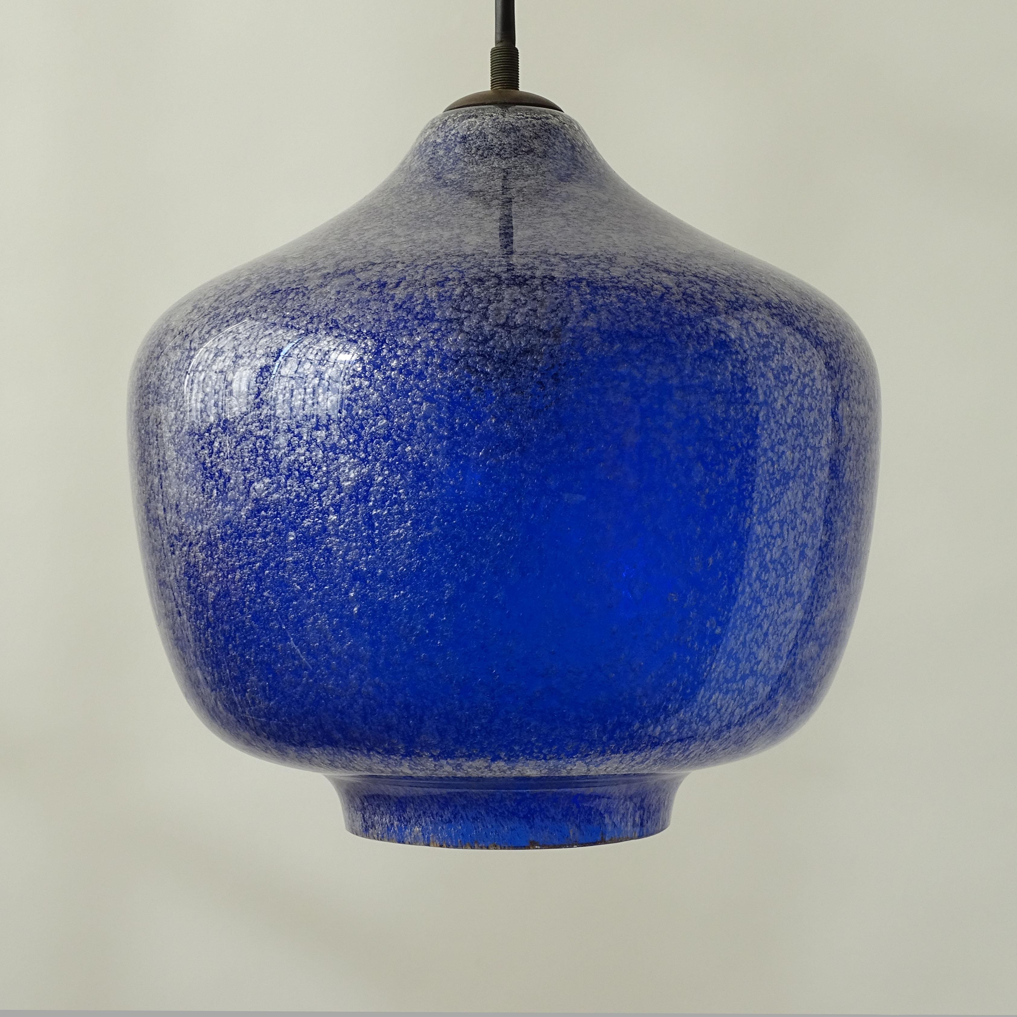 Burnished Seguso blue Pulegoso Murano glass pendant lamp, Italy 1950s For Sale