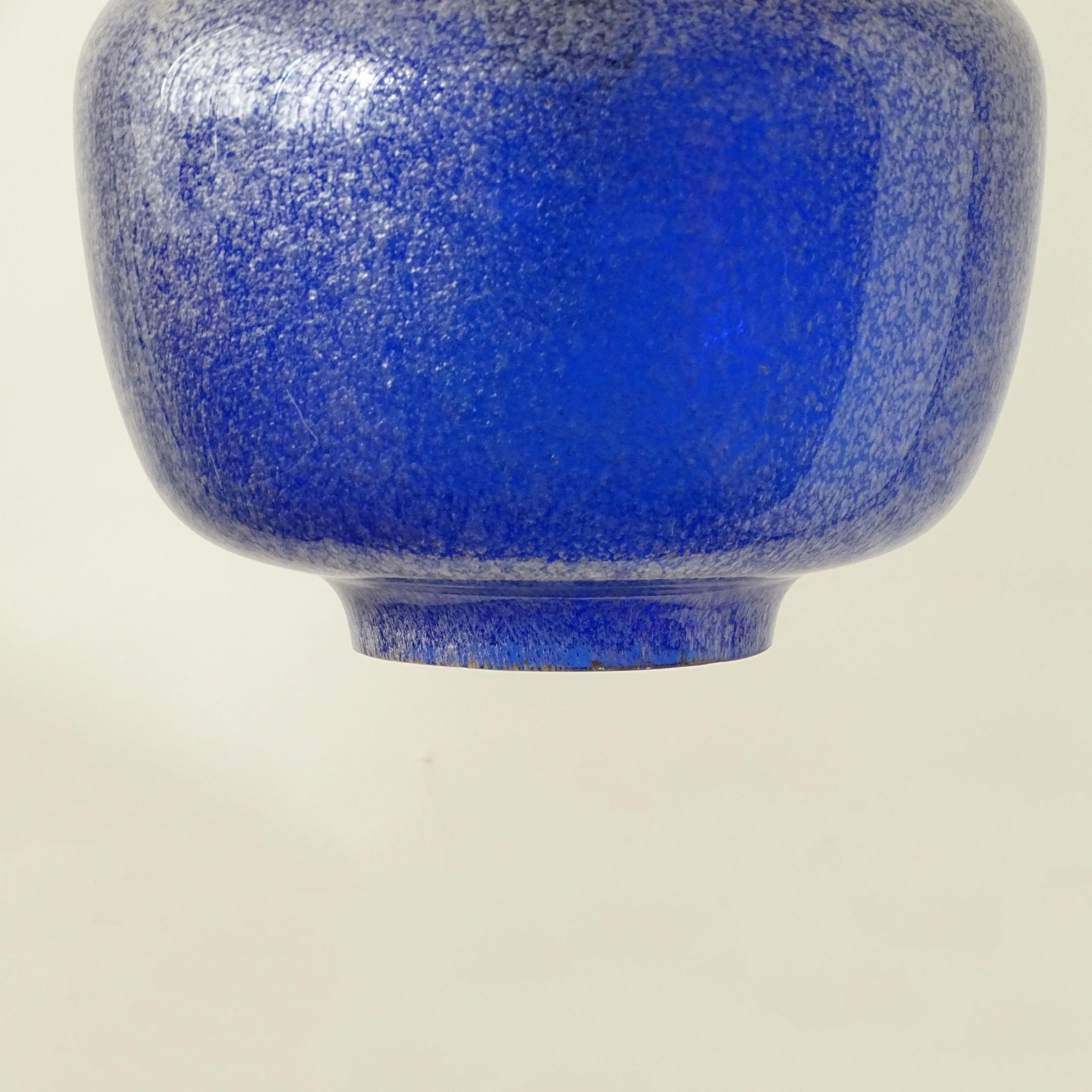 Seguso blue Pulegoso Murano glass pendant lamp, Italy 1950s In Excellent Condition For Sale In Milan, IT