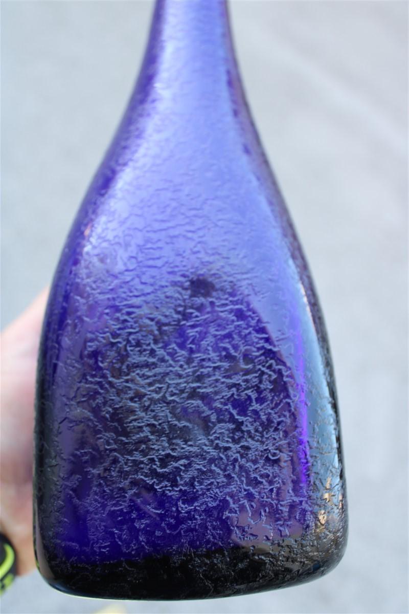 Seguso Corroded Cobalt Blue Vase in the Shape of a Bottle, 1960s In Good Condition For Sale In Palermo, Sicily