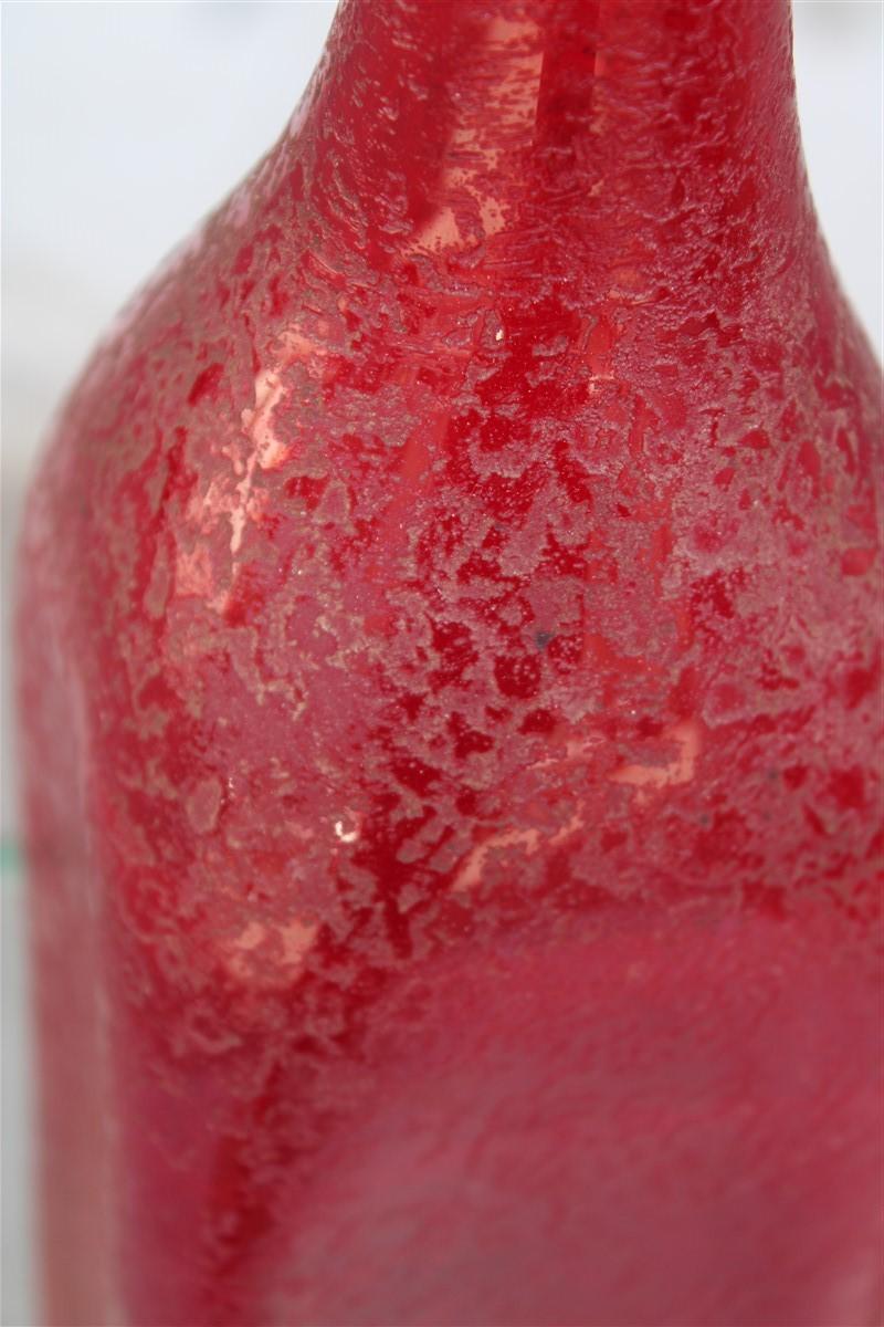 Seguso Corroded Cobalt Red Vase in the Shape of a Bottle, 1960s In Good Condition For Sale In Palermo, Sicily