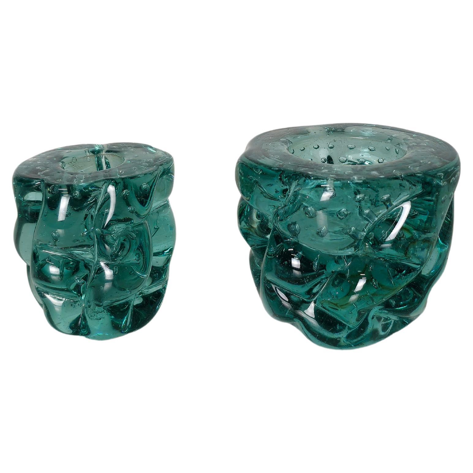 Set of 2 decorative objects/small vases made of bullicante Murano glass in shades of aqua green. Produced in the 1960s by the renowned Murano company Seguso.



Note: We try to offer our customers an excellent service even in shipments all over the
