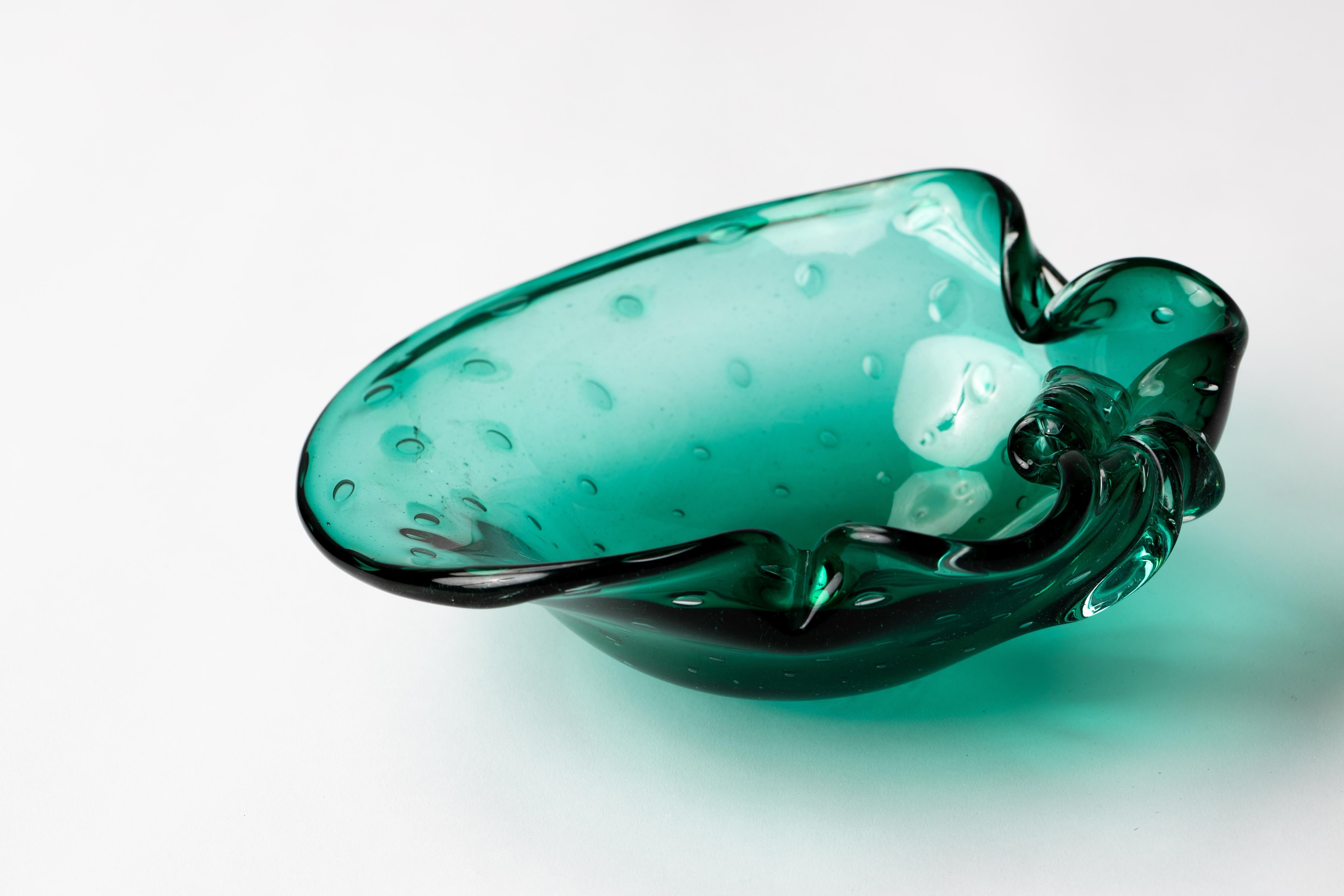 Hand-Crafted Seguso Emerald Green Murano Glass Seashell Decorative Dish For Sale