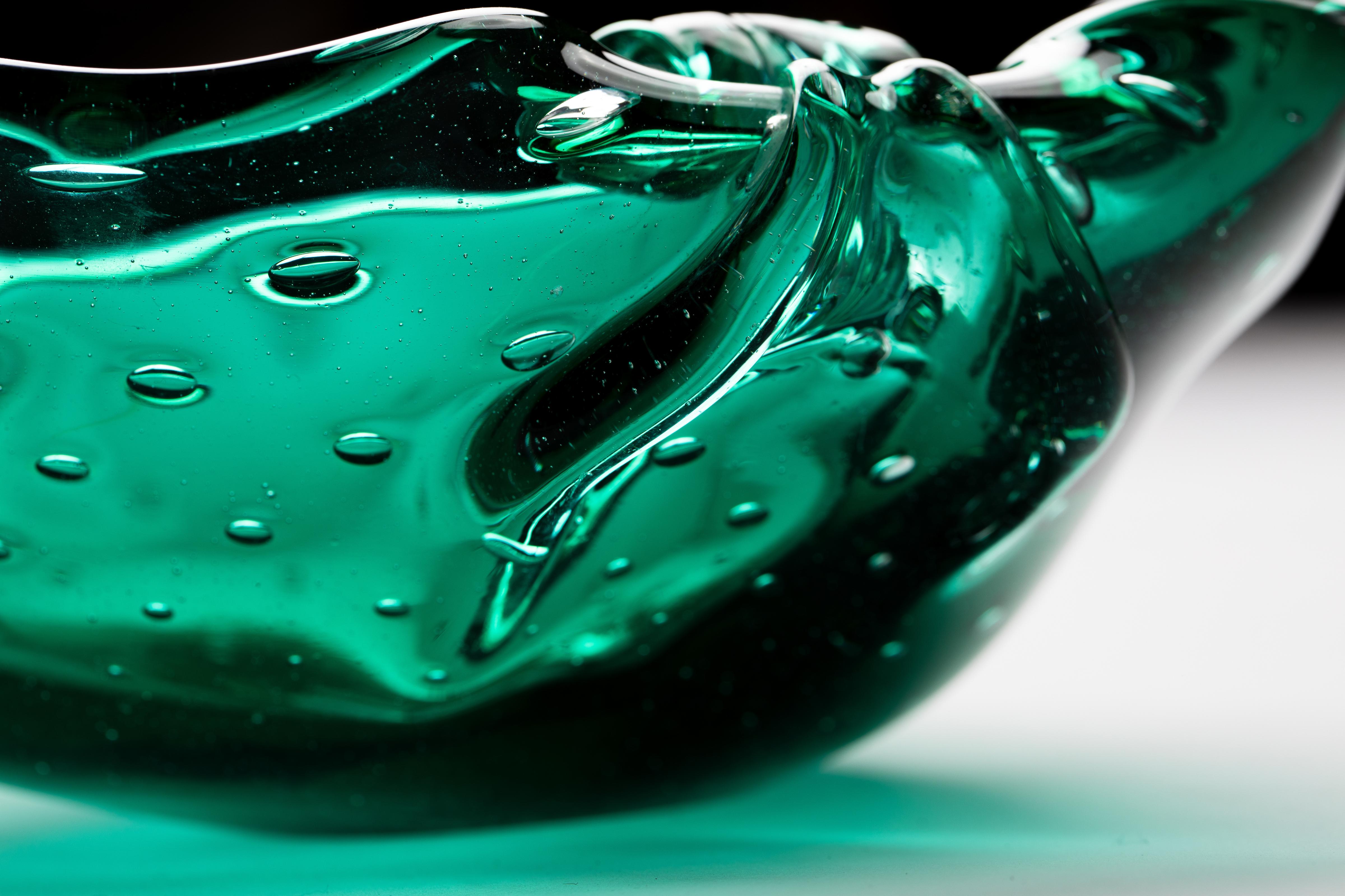 Seguso Emerald Green Murano Glass Seashell Decorative Dish In Good Condition For Sale In New York, NY