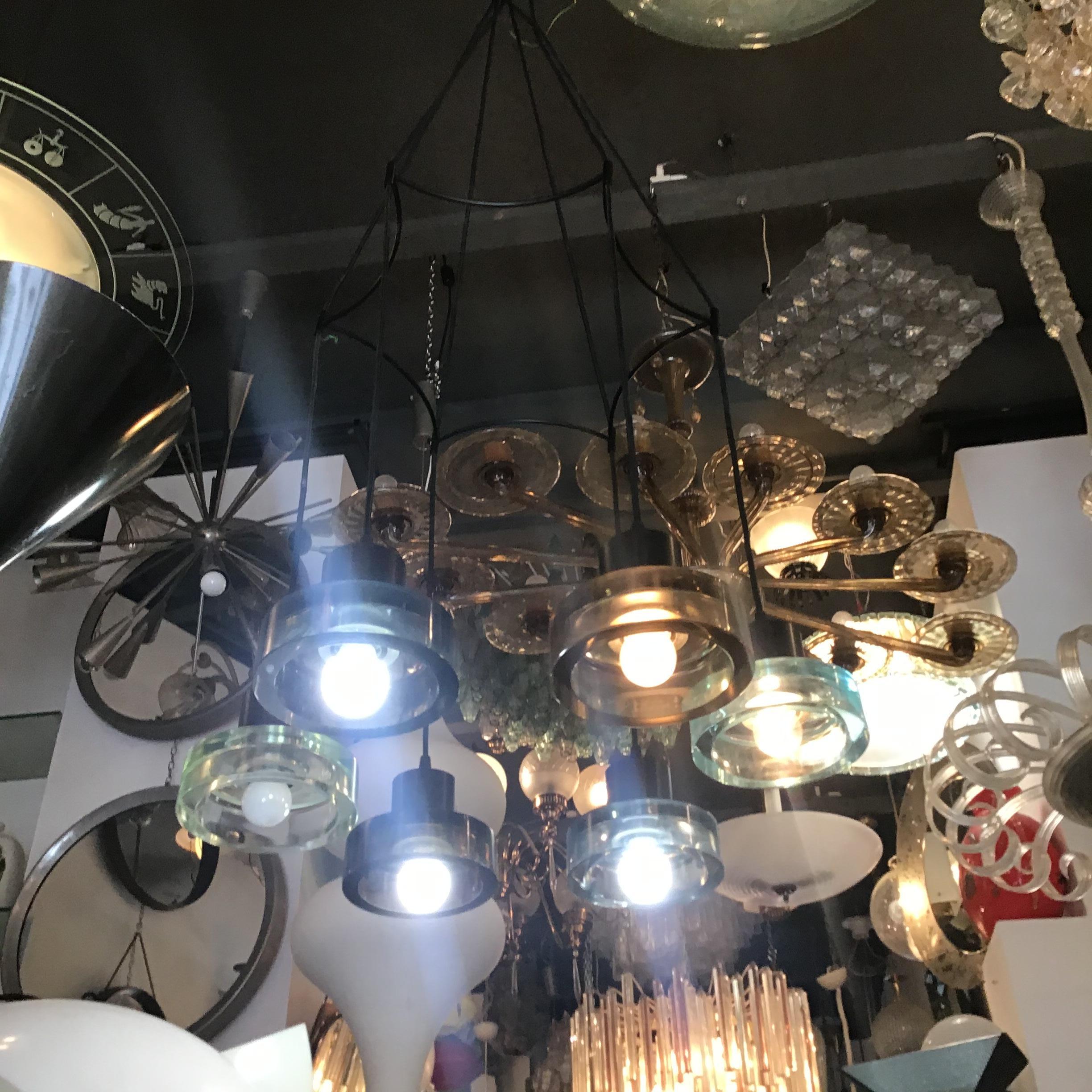 ECCEZIONALE LAMPADARIO a sei luci di SEGUSO Autore Flavio Poli DEL 1960
PROVENIENTE DA UNA VILLA DI VENEZIA.
IM BUONO STATO 