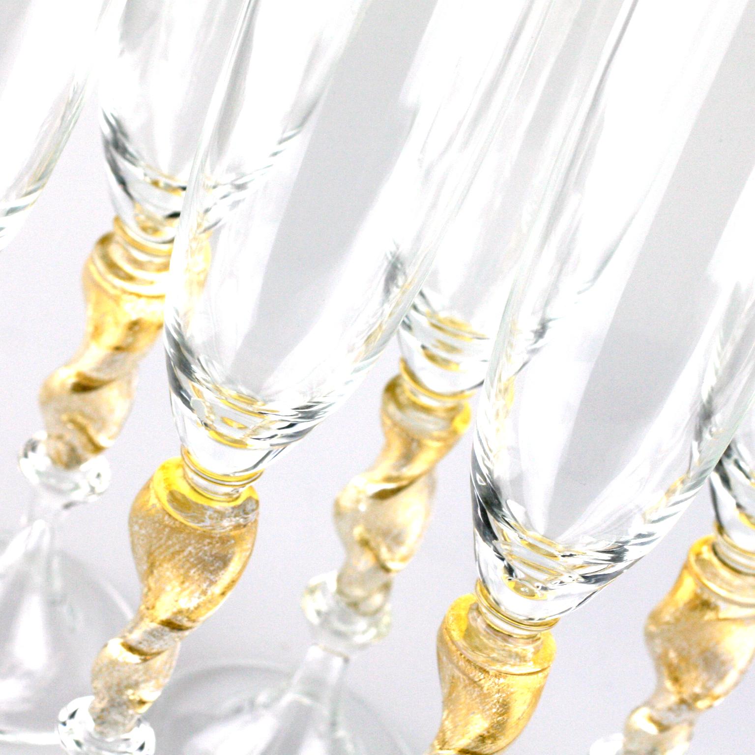 Lot de six flûtes en verre de Murano Seguso avec détail de vapeur torsadée à la feuille d'or Excellent état - En vente à Murano-Venice, IT