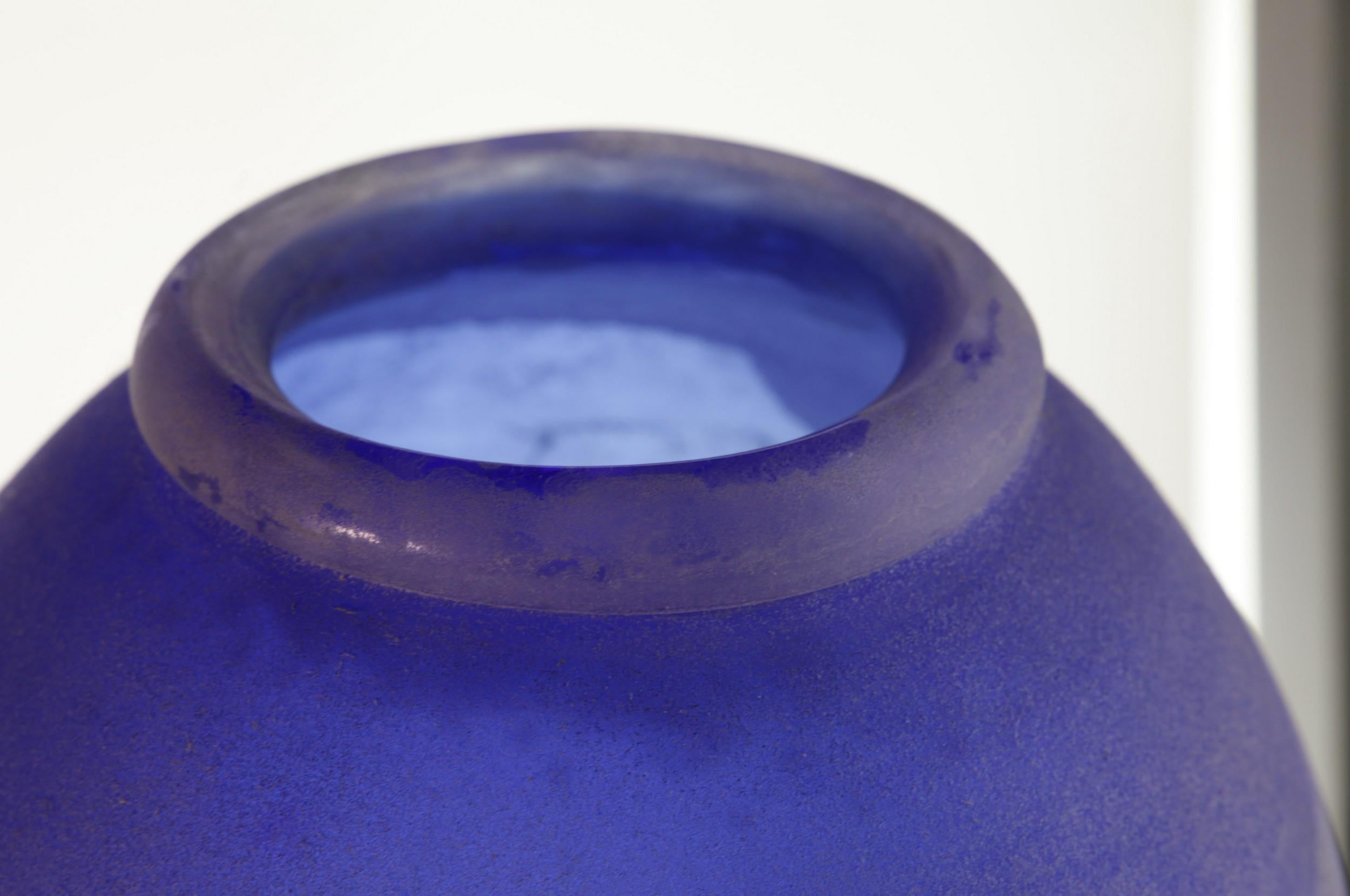 Seguso for Bisazza Pair Cobalt Scavo Corroso Murano Glass Vase 1993 Signed 3