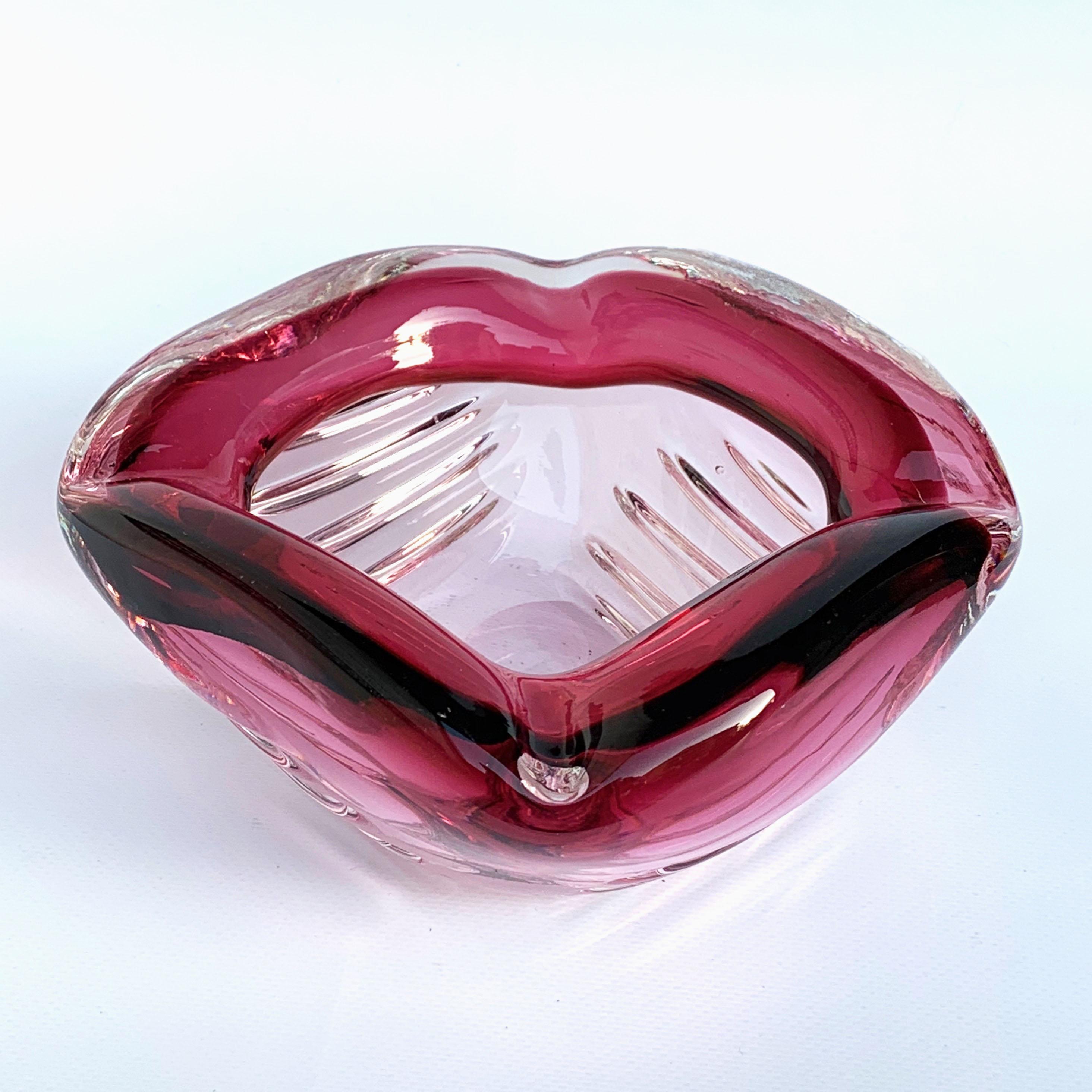Mid-Century moderno Ciotola di Murano Glass Sommerso rosa, viola e blu soffiata a mano Seguso, Italia, anni '60 in vendita