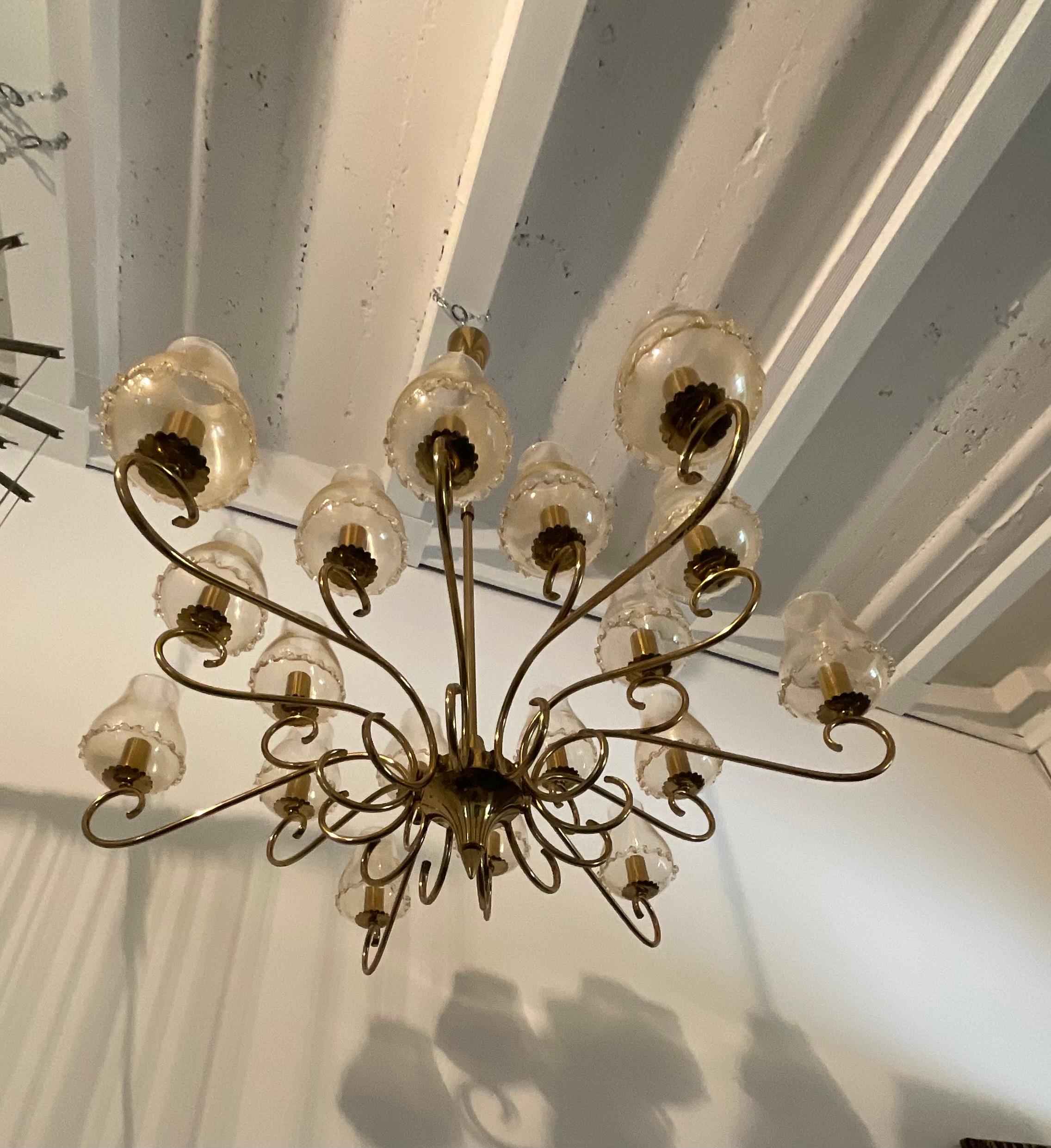 SEGUSO - Lámpara de 18 luces de cristal de murano pulido con oro. ITALIA 1950 Latón en venta