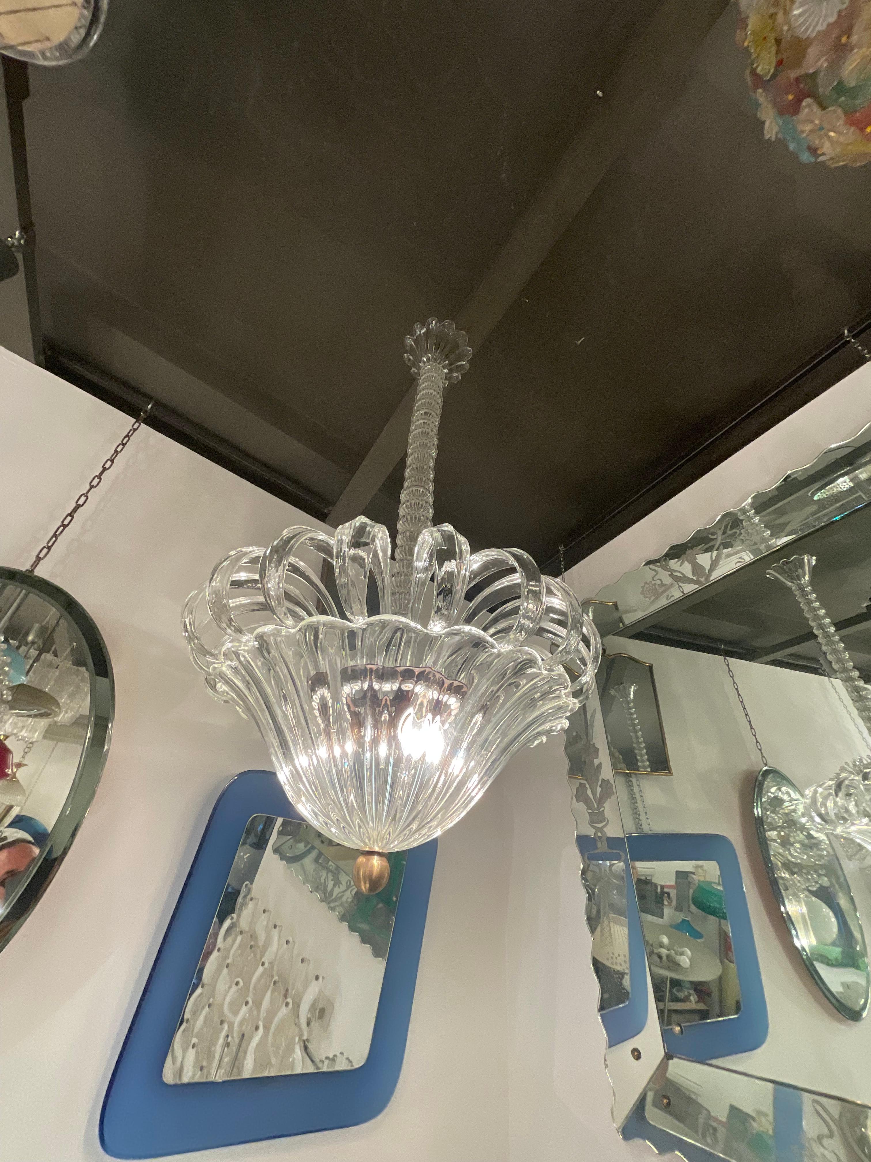 Lampadario originale della vetreria di SEGUSO 
Una linea molto leggera ed elegante da inserire perfettamente in un arredamento sia moderno che antico.
Perfetto stato di conservazione.