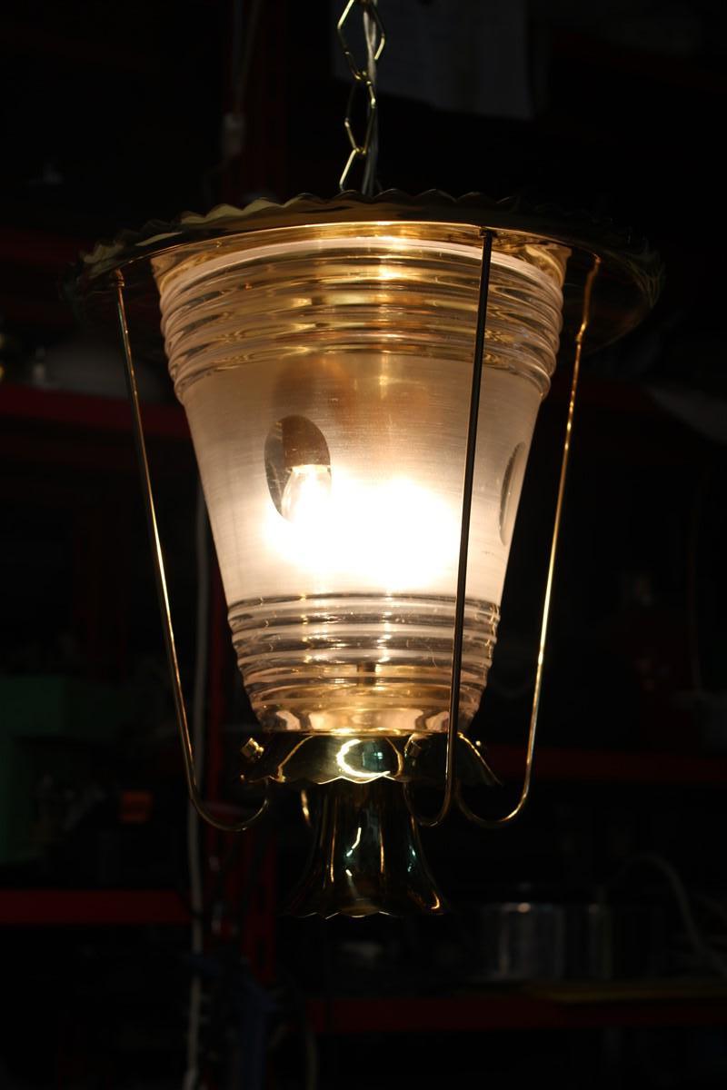 Lanterne Seguso Laiton doré Verre de Murano satiné épais Italie du milieu du siècle dernier en vente 8