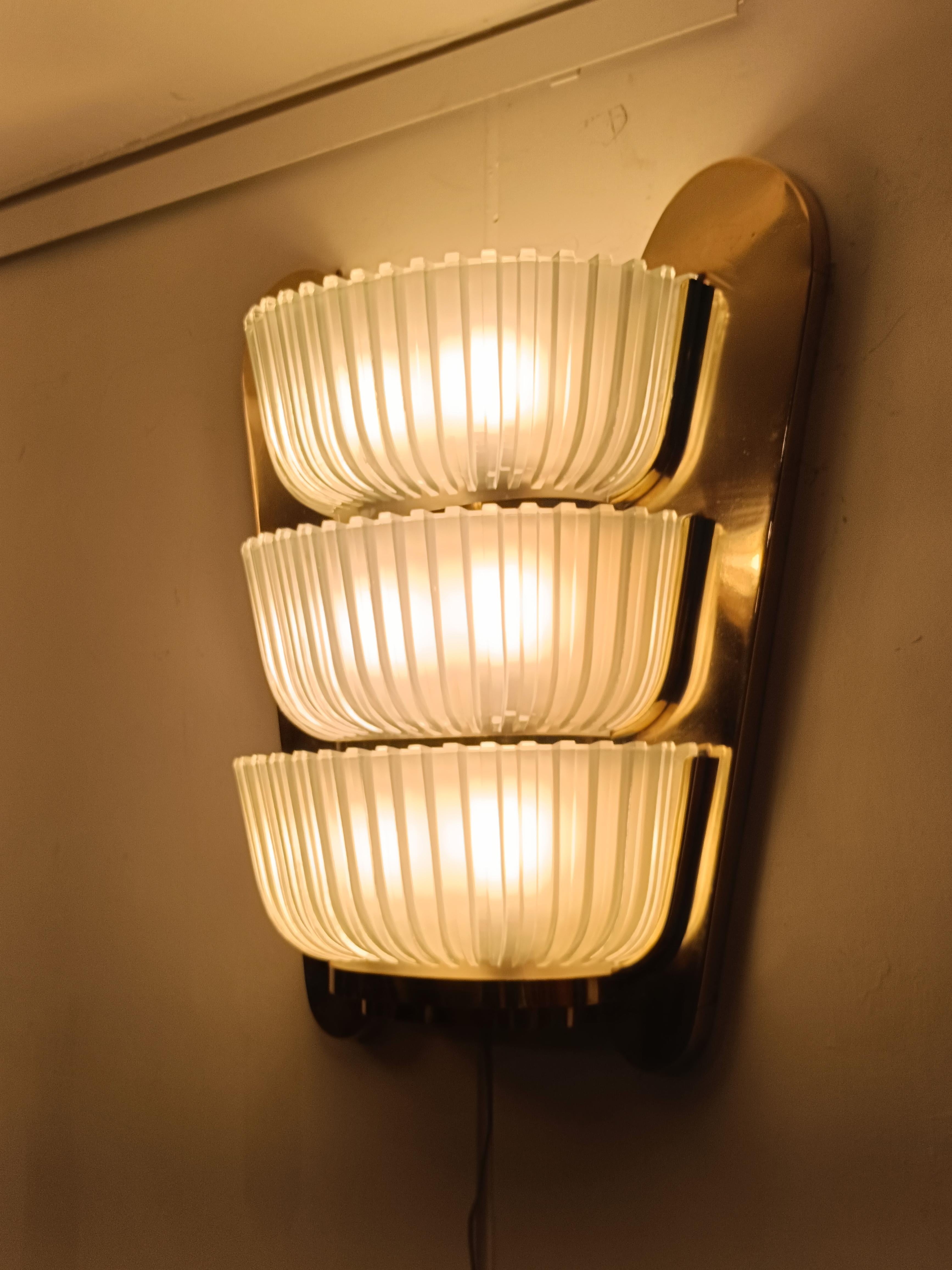 Seguso Meravigliosa Lampada da Parete in Ottone e Vetro Acidato, Italia 1930s im Angebot 1
