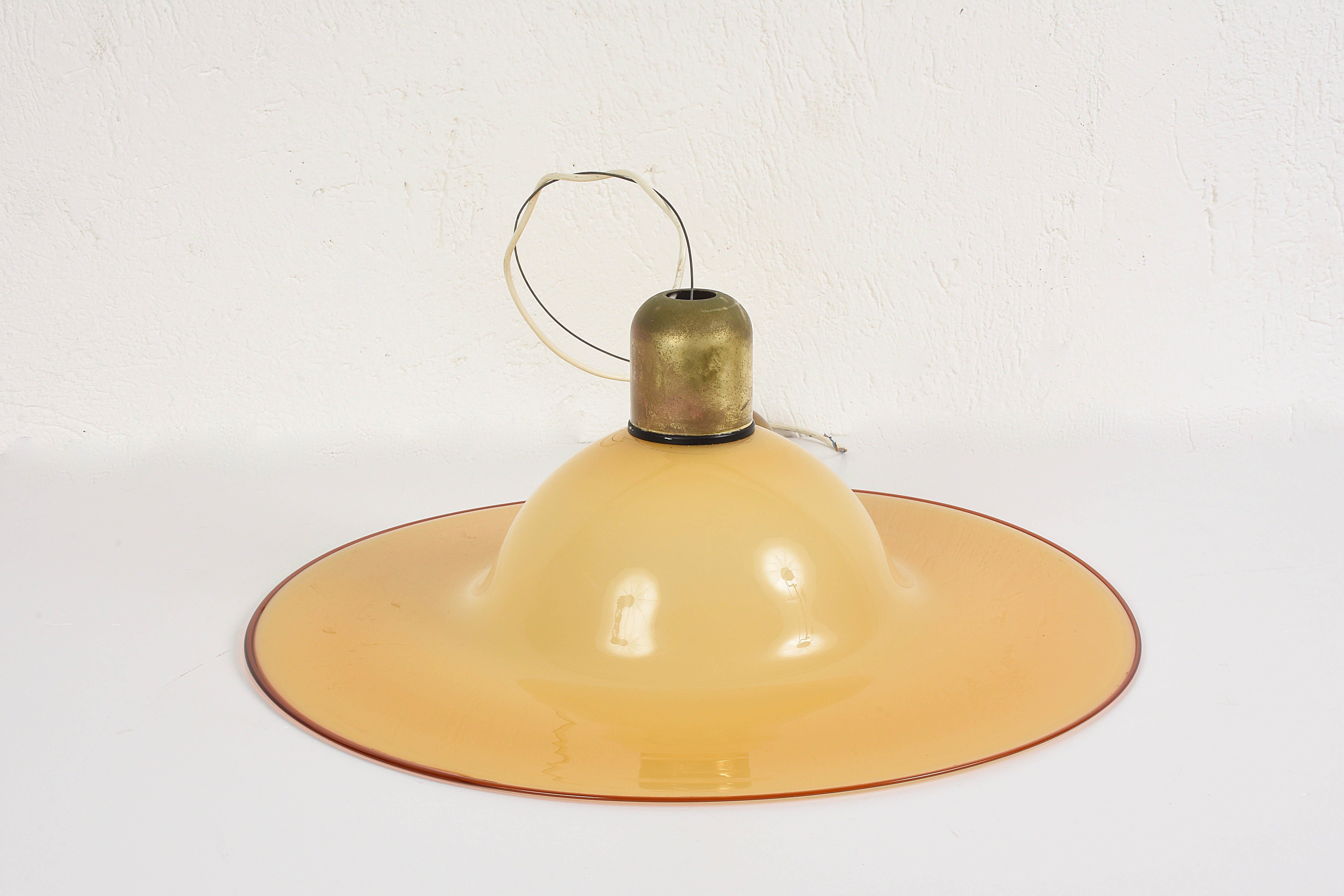 Seguso Midcentury Amber Murano Glass and Brass Italian Chandelier, 1960s In Good Condition In Roma, IT