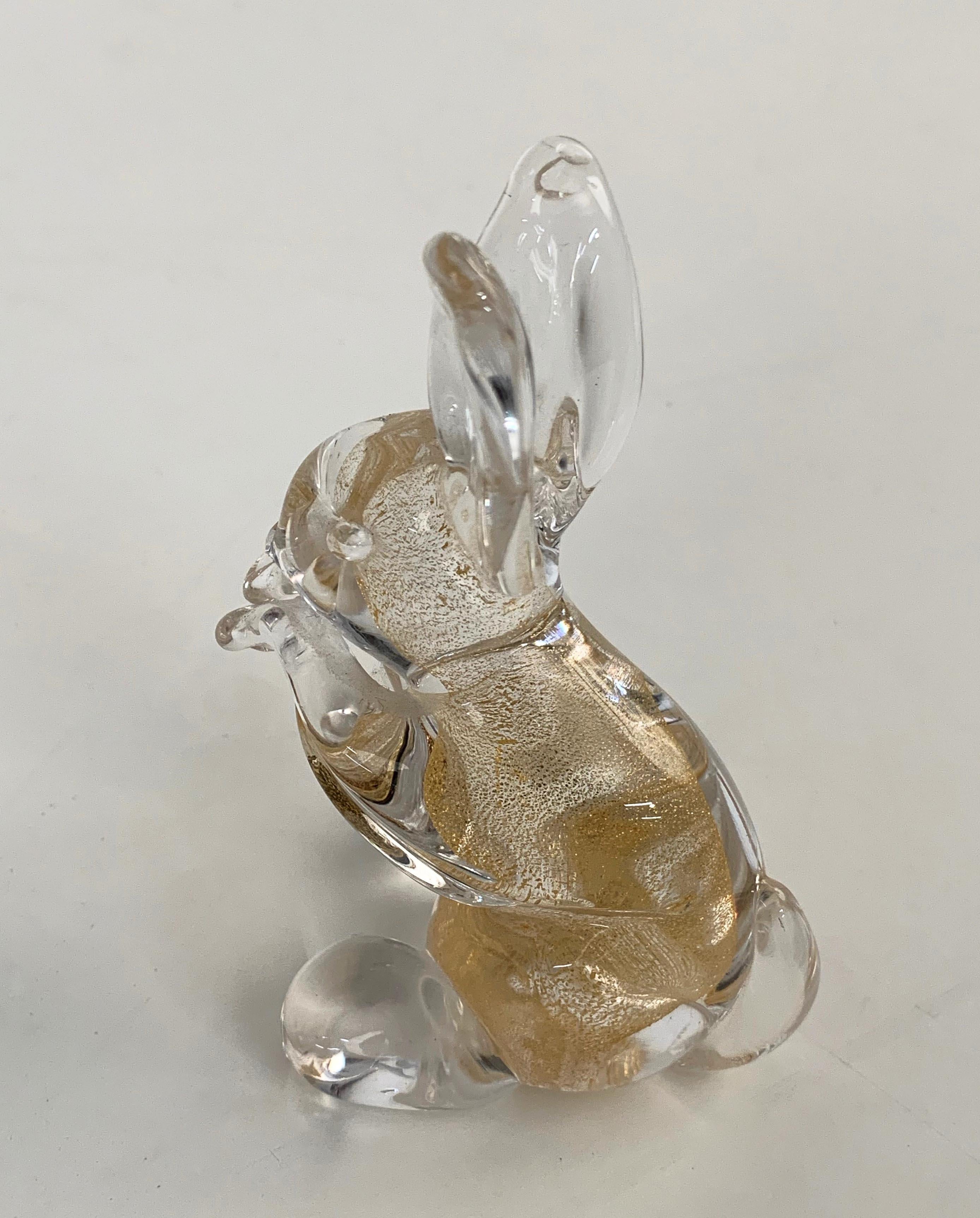 20ième siècle Sculpture de lapin italienne Seguso en verre de Murano du milieu du siècle dernier avec des points dorés, années 1960 en vente