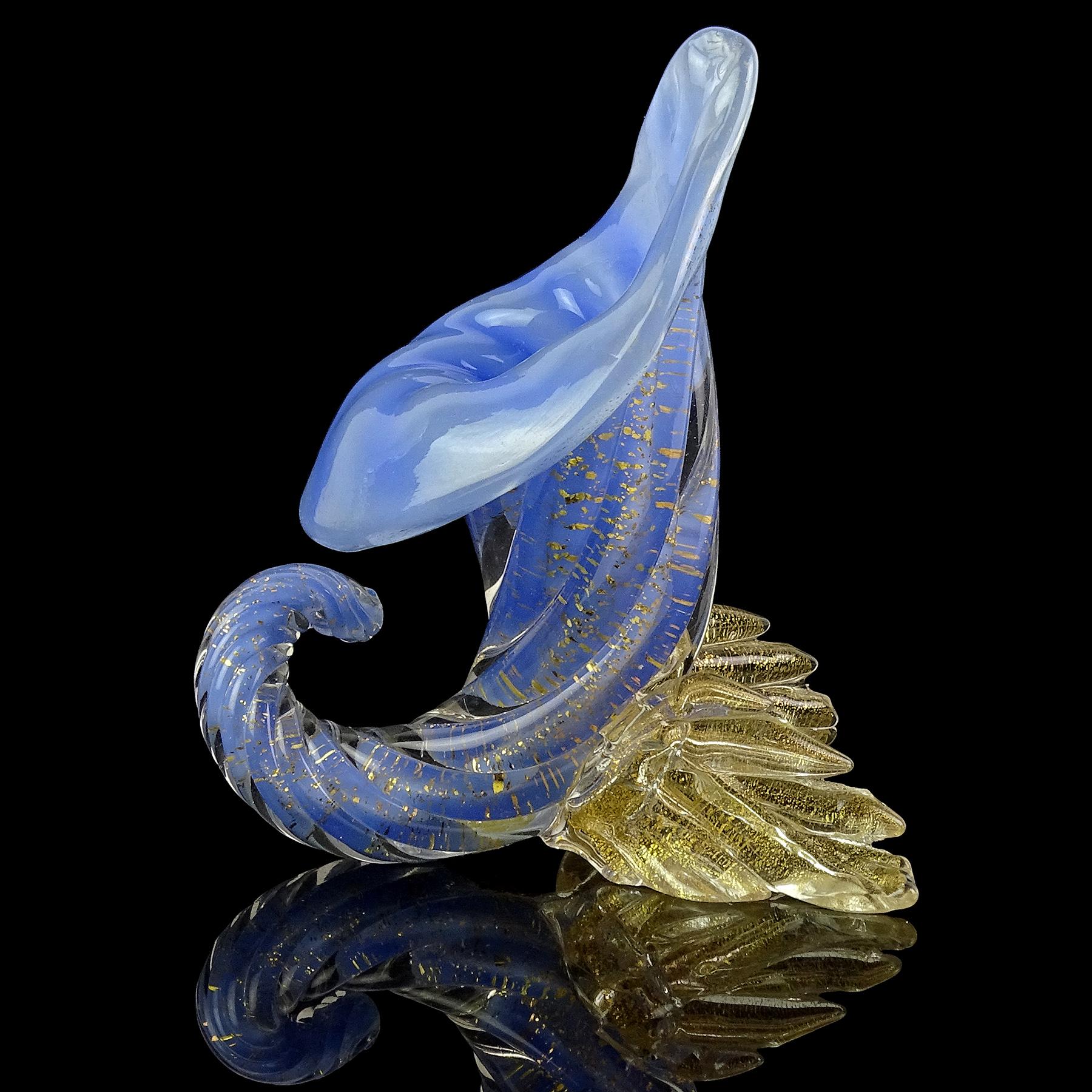 Jarrón Cornucopia de vidrio artístico italiano Seguso Murano 1950 Moteado de oro Azul ópalo Regencia de Hollywood en venta