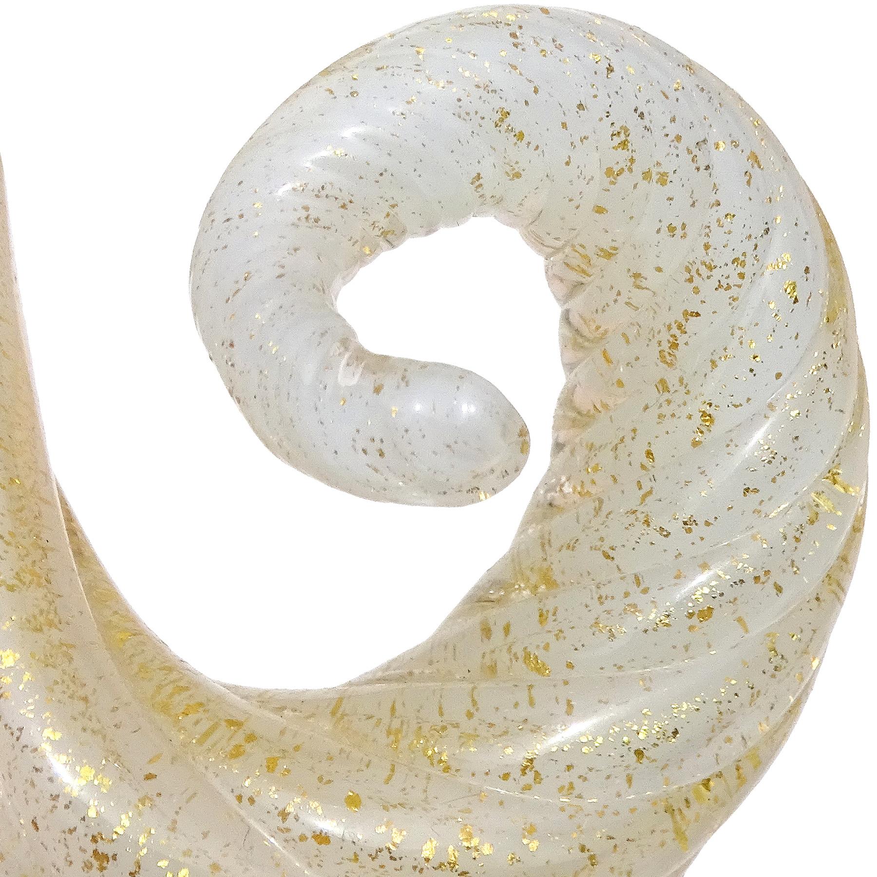 20ième siècle Seguso Murano 1950s Gold Flecks Opal White Italian Art Glass Cornucopia Vase en vente