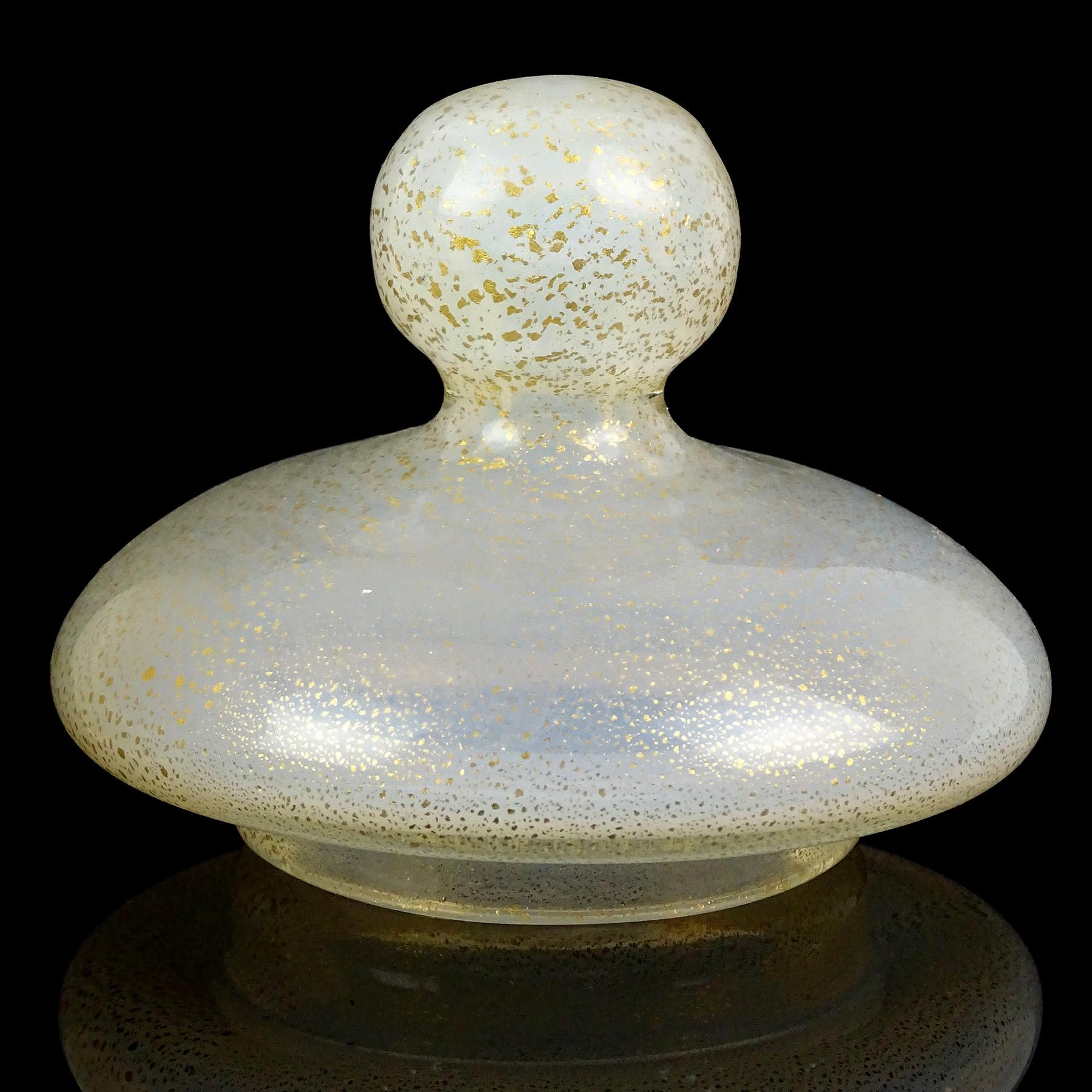 Seguso Murano 1950s Gold Flecks Opalescent White Italian Art Glass Vanity Jar Bon état - En vente à Kissimmee, FL