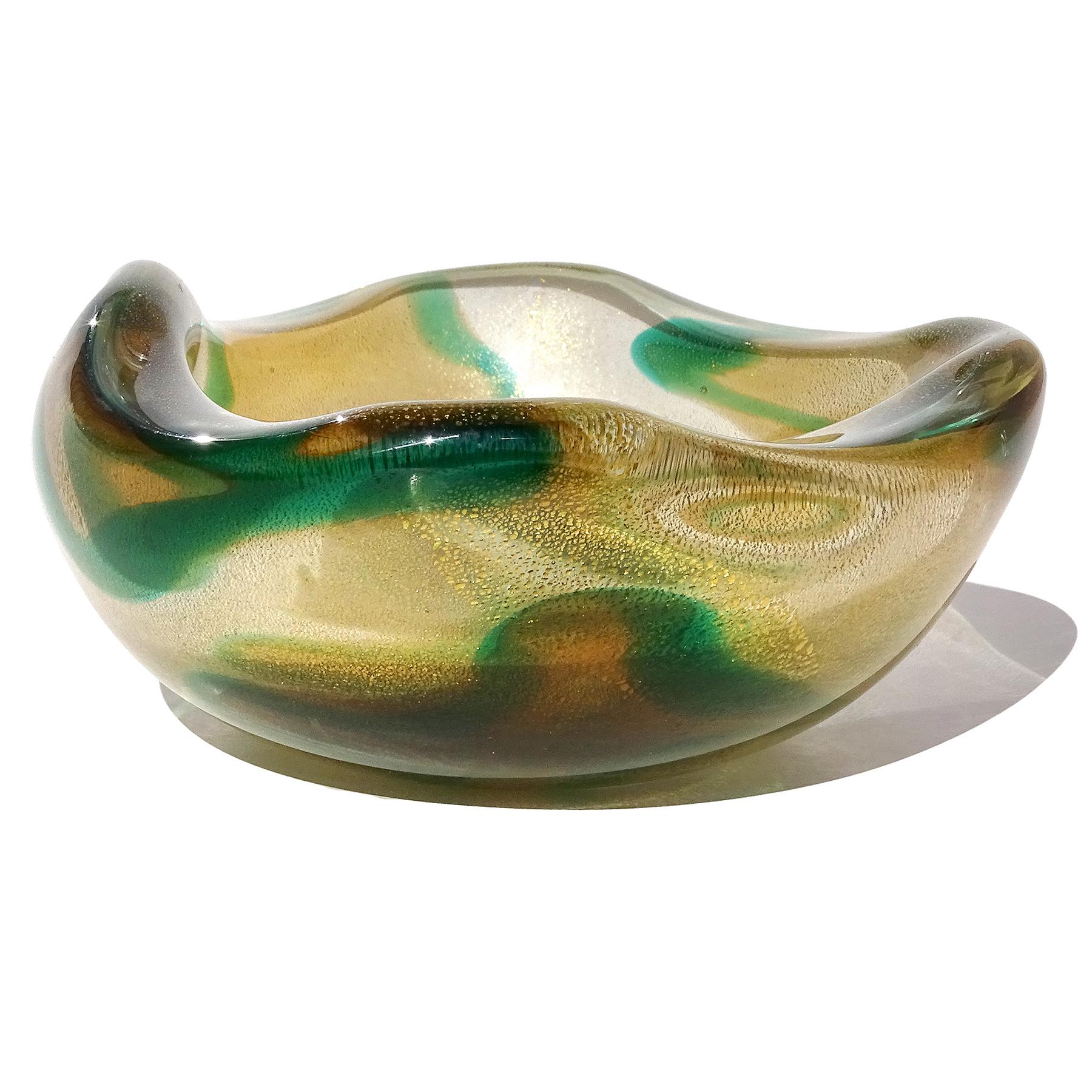 Seguso Murano 1952 Macchia Ambra Verde Gold Flecks Italian Art Glass Bowl In Good Condition For Sale In Kissimmee, FL