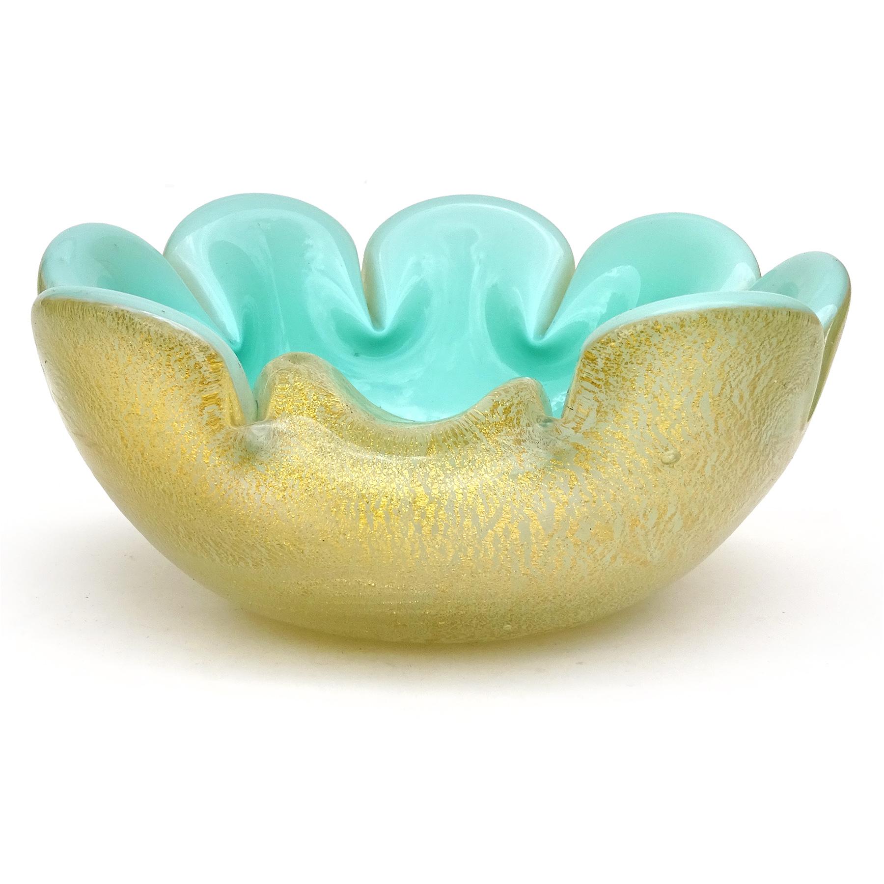 Fatto a mano Seguso Murano Aqua Green Celadon Gold Flecks Italian Art Bowl Flower Dishl in vendita