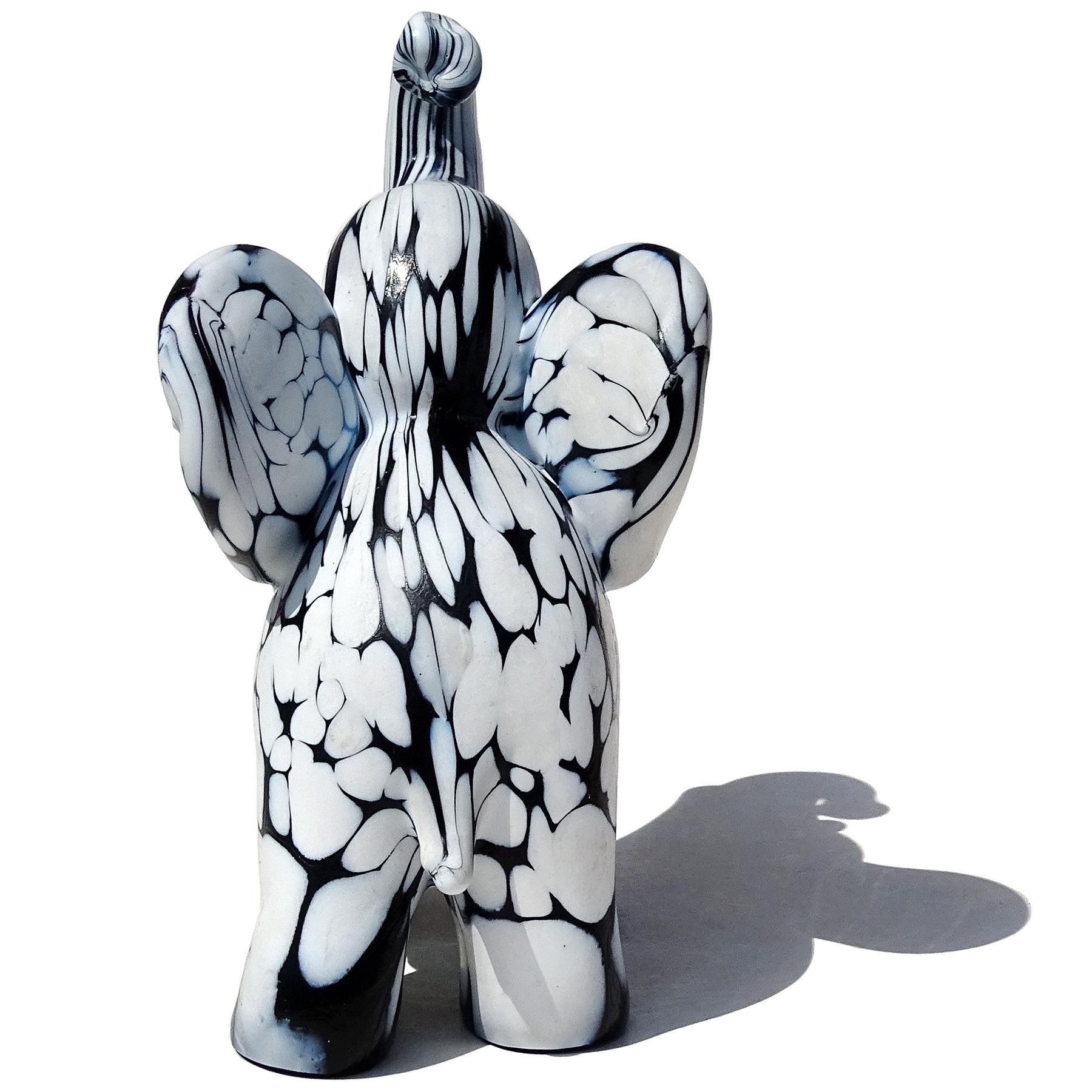 Seguso Murano Black White Italian Art Glass Baby Elephant Figurine Sculpture In Good Condition For Sale In Kissimmee, FL