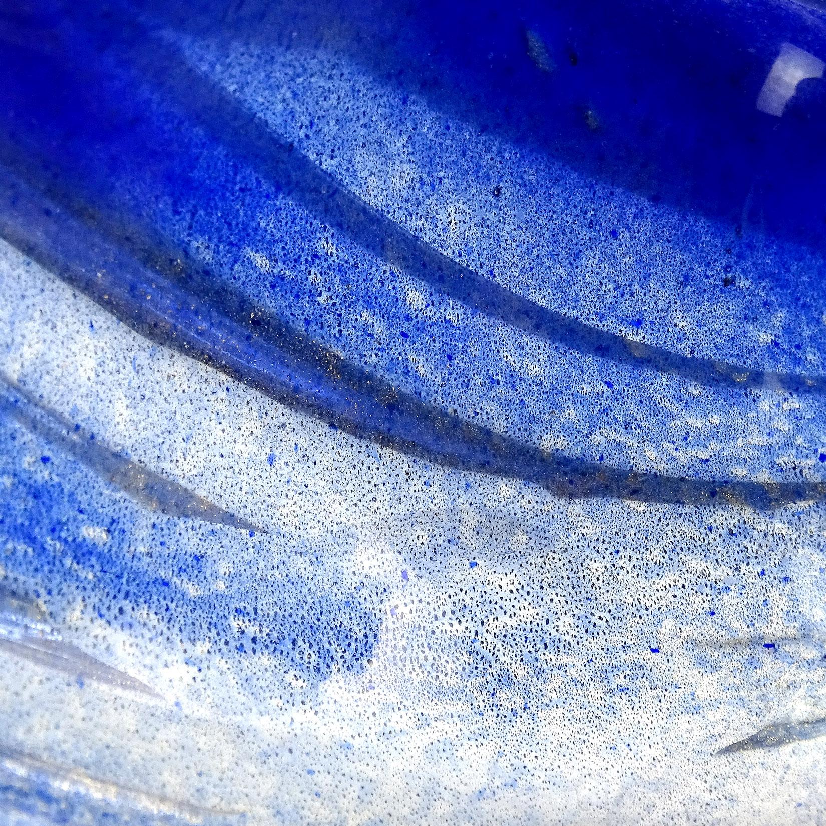 Seguso Schale aus italienischem Muranoglas mit Muschelmuster in Blau mit Goldflecken von Pulveri (Italienisch) im Angebot