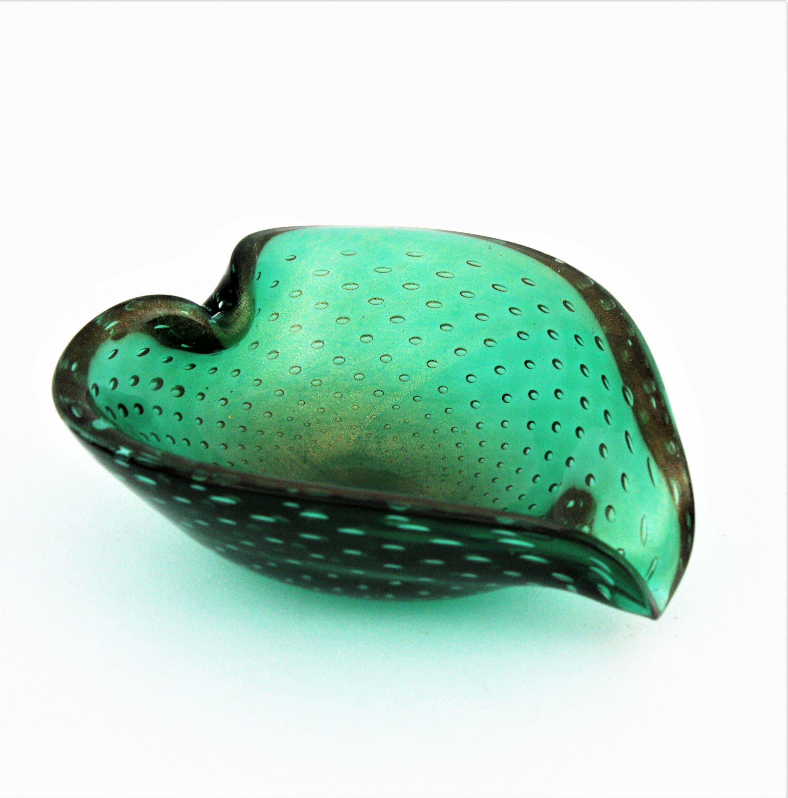 Seguso Murano Bullicante Green Art Glass Heart Bowl with Gold Dust In Excellent Condition In Barcelona, ES