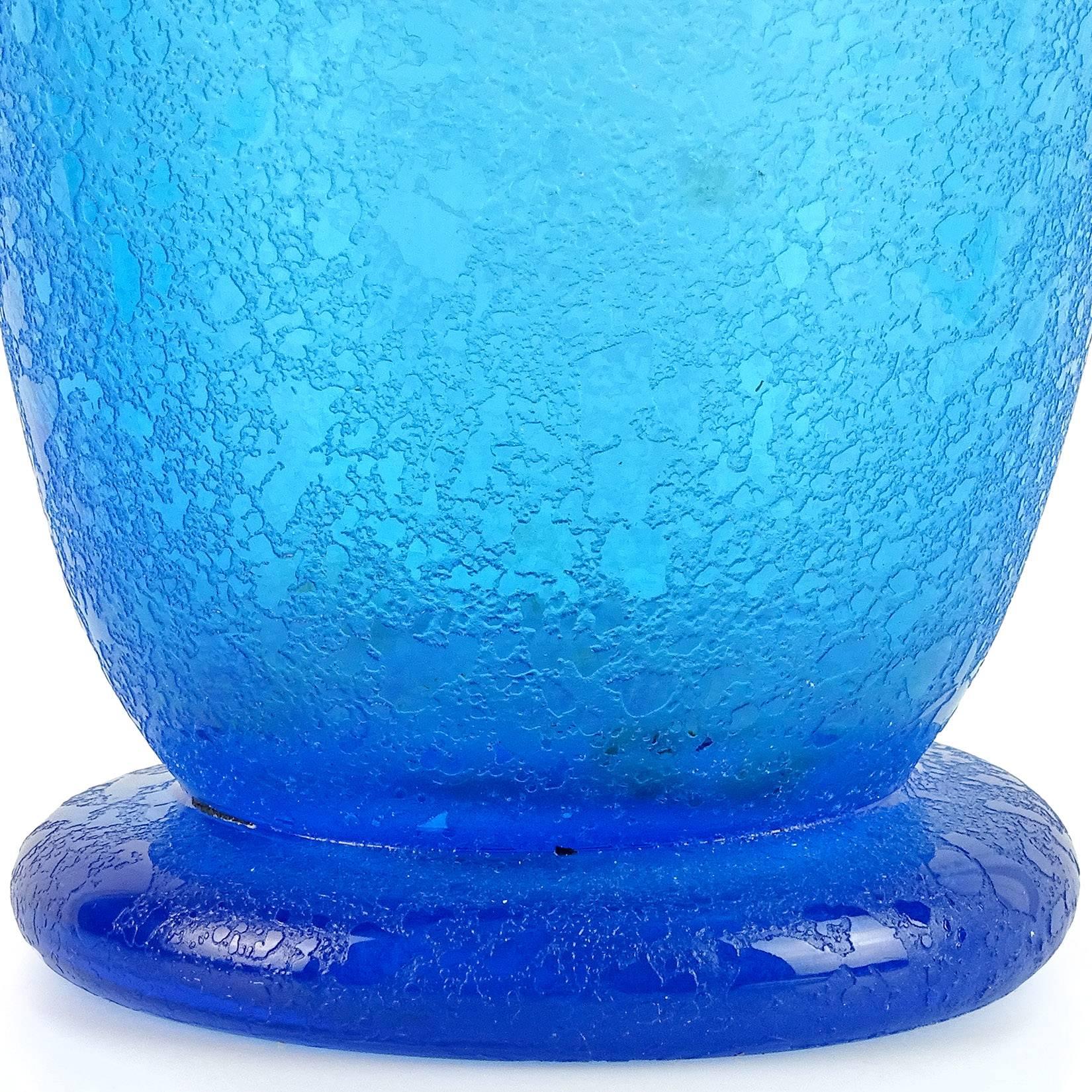 Seguso Murano Cobalt Blue Corroso Texture Italian Art Glass Amphora Flower Vase In Good Condition In Kissimmee, FL