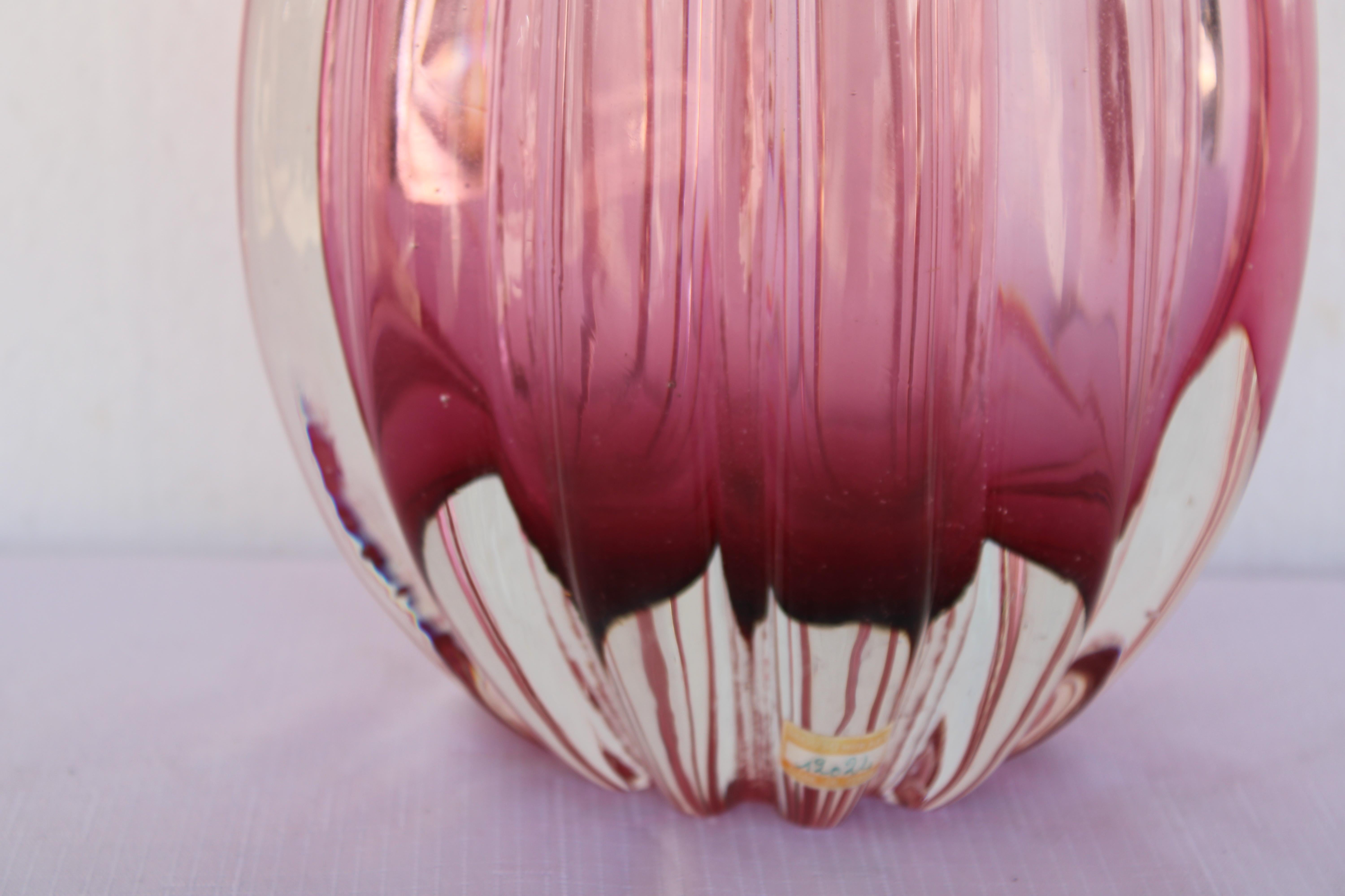Italiano Vaso di vetro Seguso Murano Cranberry in vendita