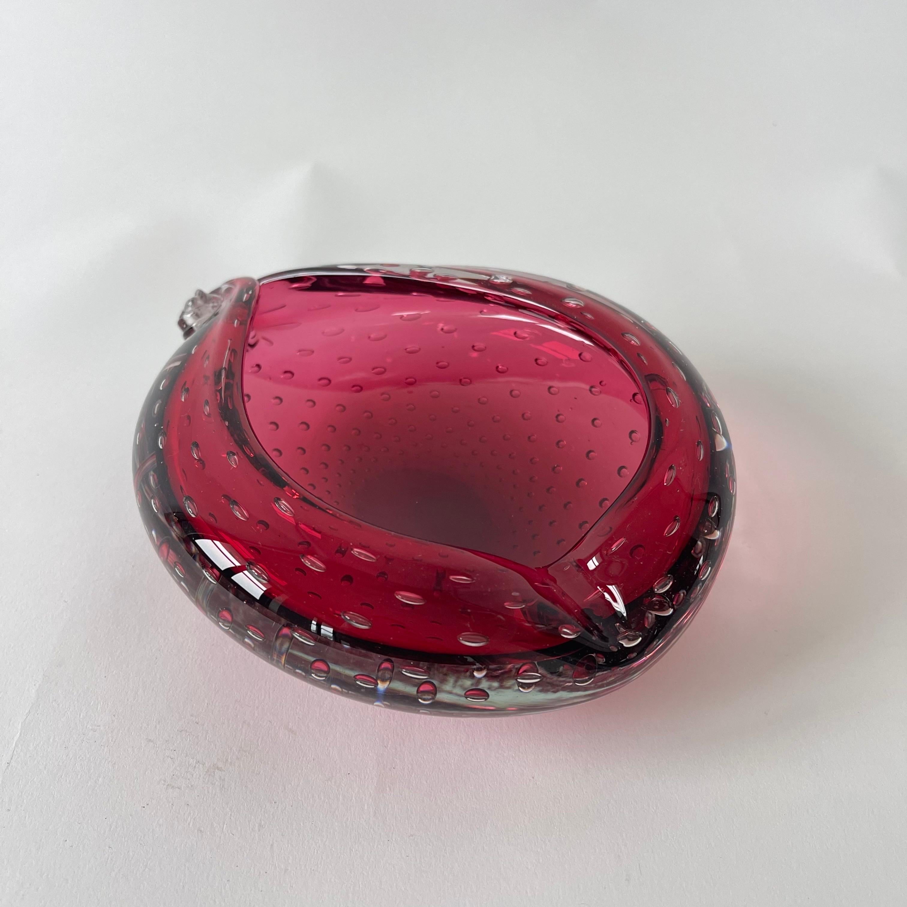 Cuenco o cenicero de cristal Bullicante Rojo Profundo de Seguso Murano, Italia, años 60 en Bueno estado para la venta en Miami, FL