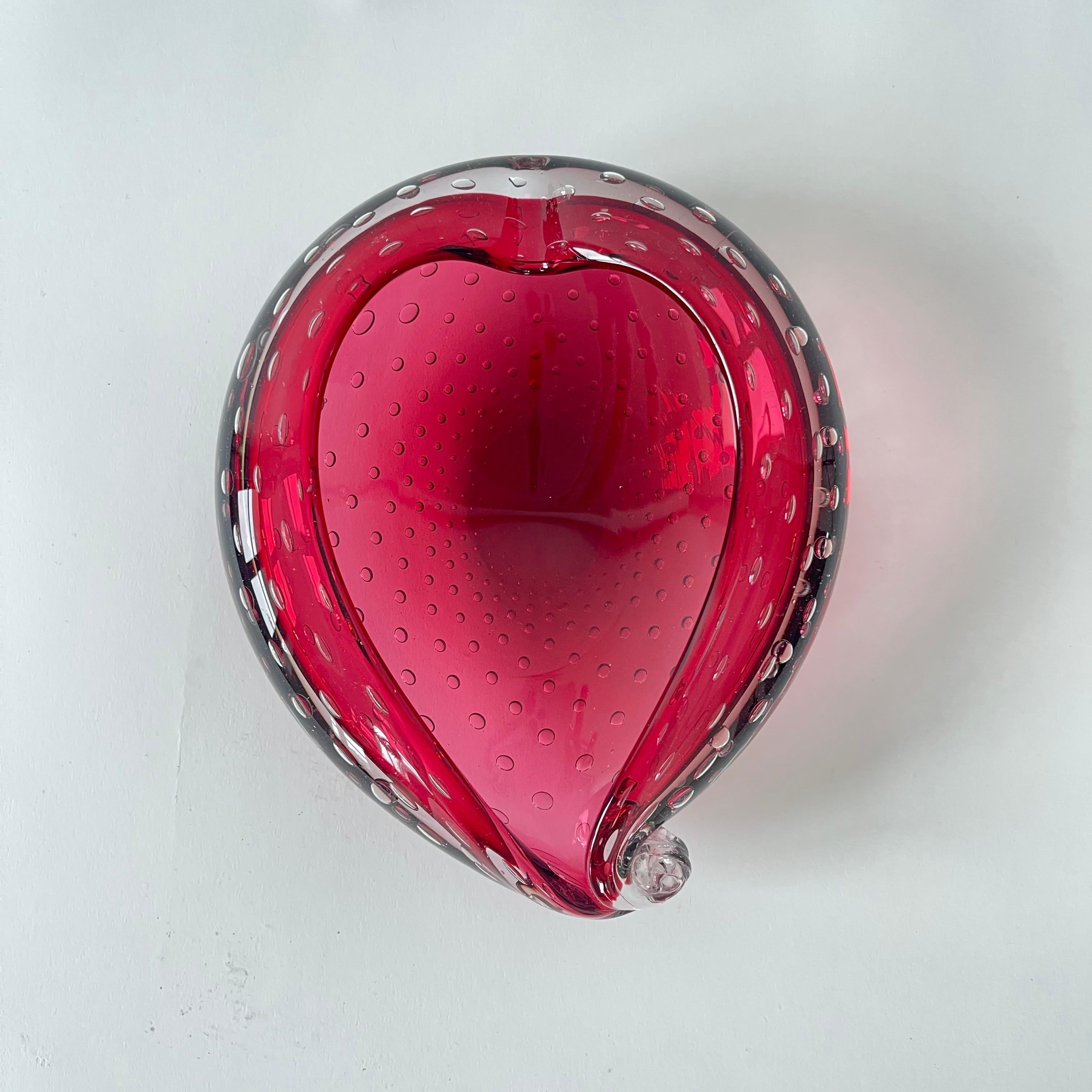 Cuenco o cenicero de cristal Bullicante Rojo Profundo de Seguso Murano, Italia, años 60 siglo XX en venta