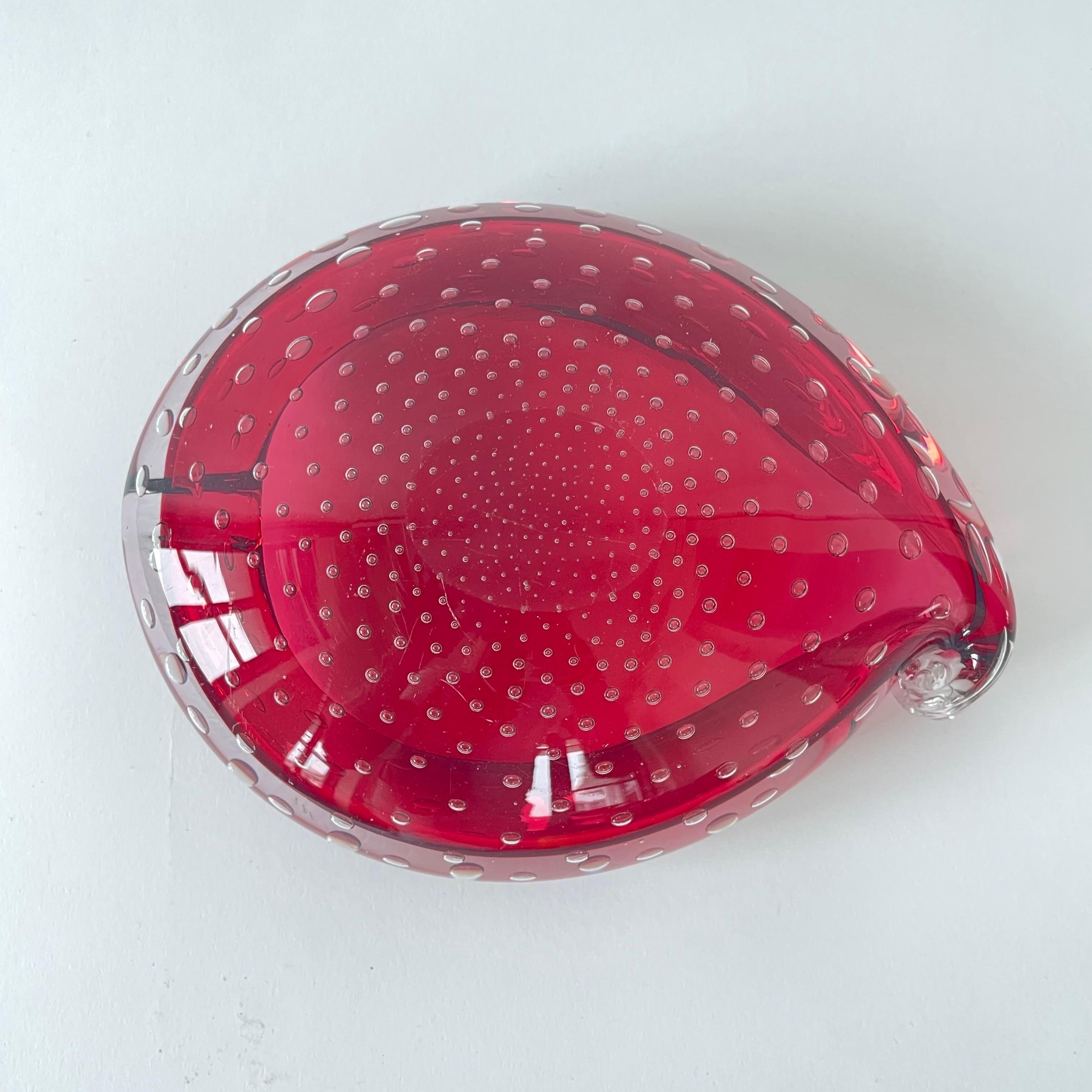 Cuenco o cenicero de cristal Bullicante Rojo Profundo de Seguso Murano, Italia, años 60 Vidrio soplado en venta