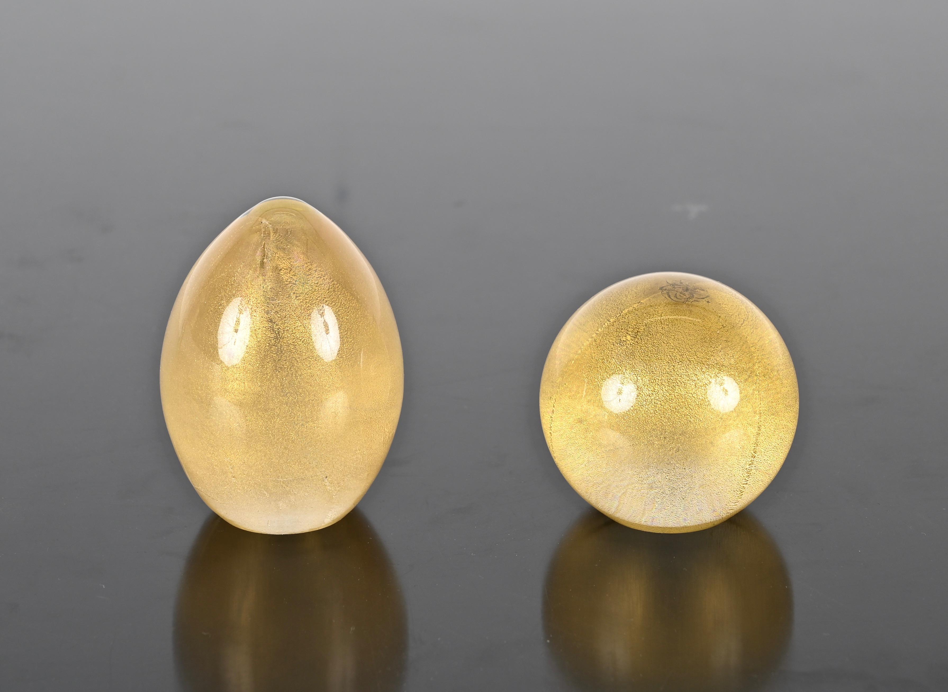 Seguso Murano Egg Paperweight in Murano Glass with Gold Dust, Italy 1950s For Sale 3