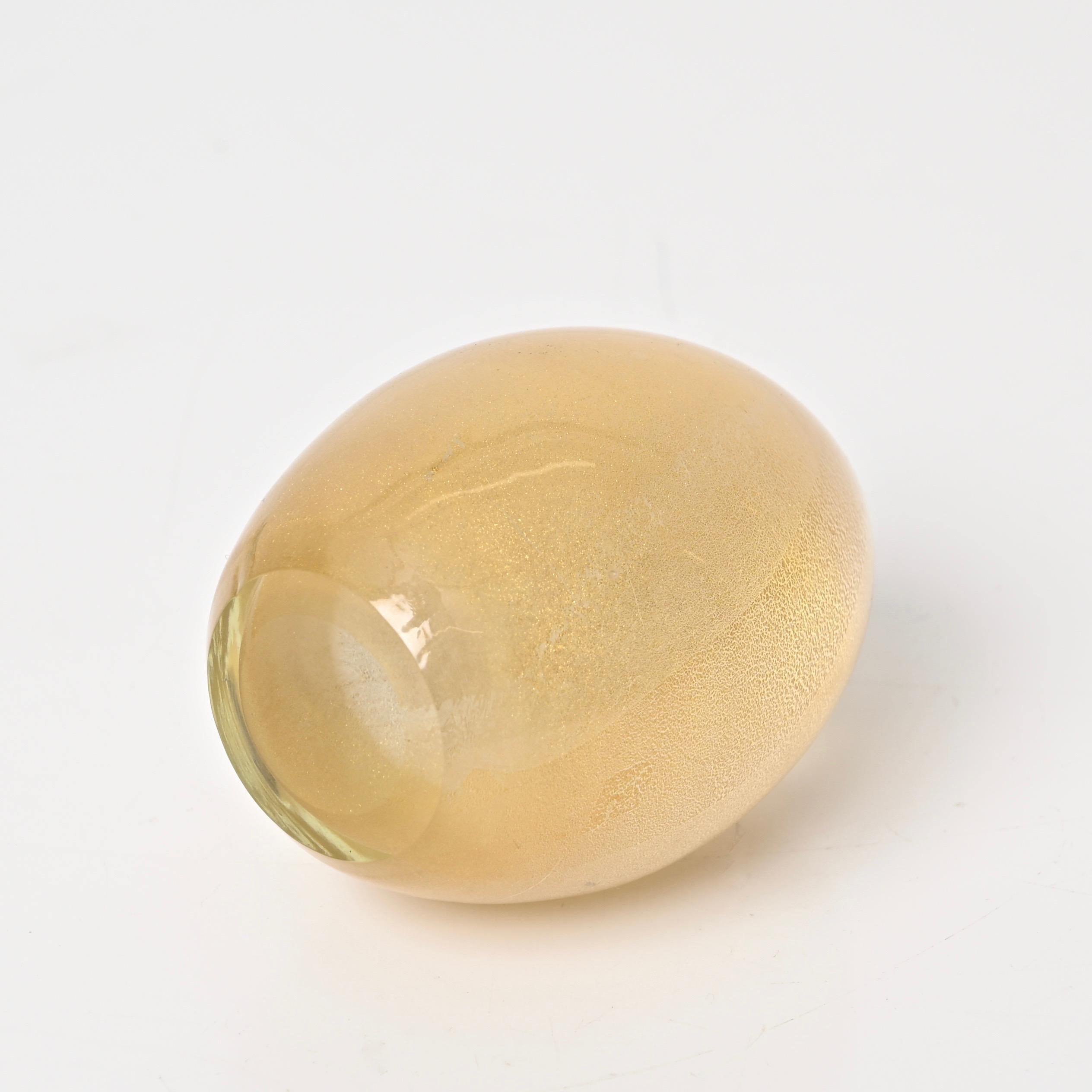 Seguso Murano Egg Paperweight in Murano Glass with Gold Dust, Italy 1950s For Sale 6