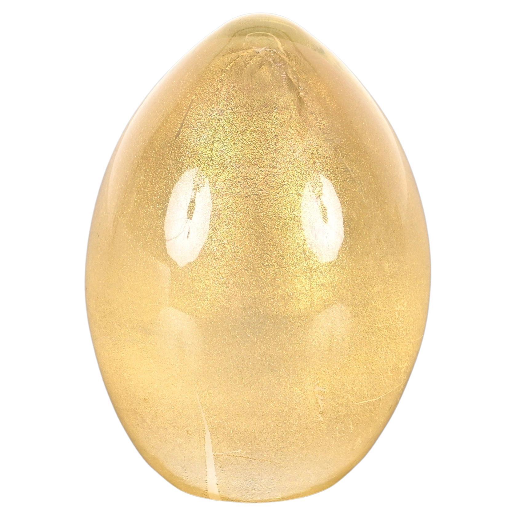 Seguso Murano Egg Paperweight in Murano Glass with Gold Dust, Italy 1950s For Sale