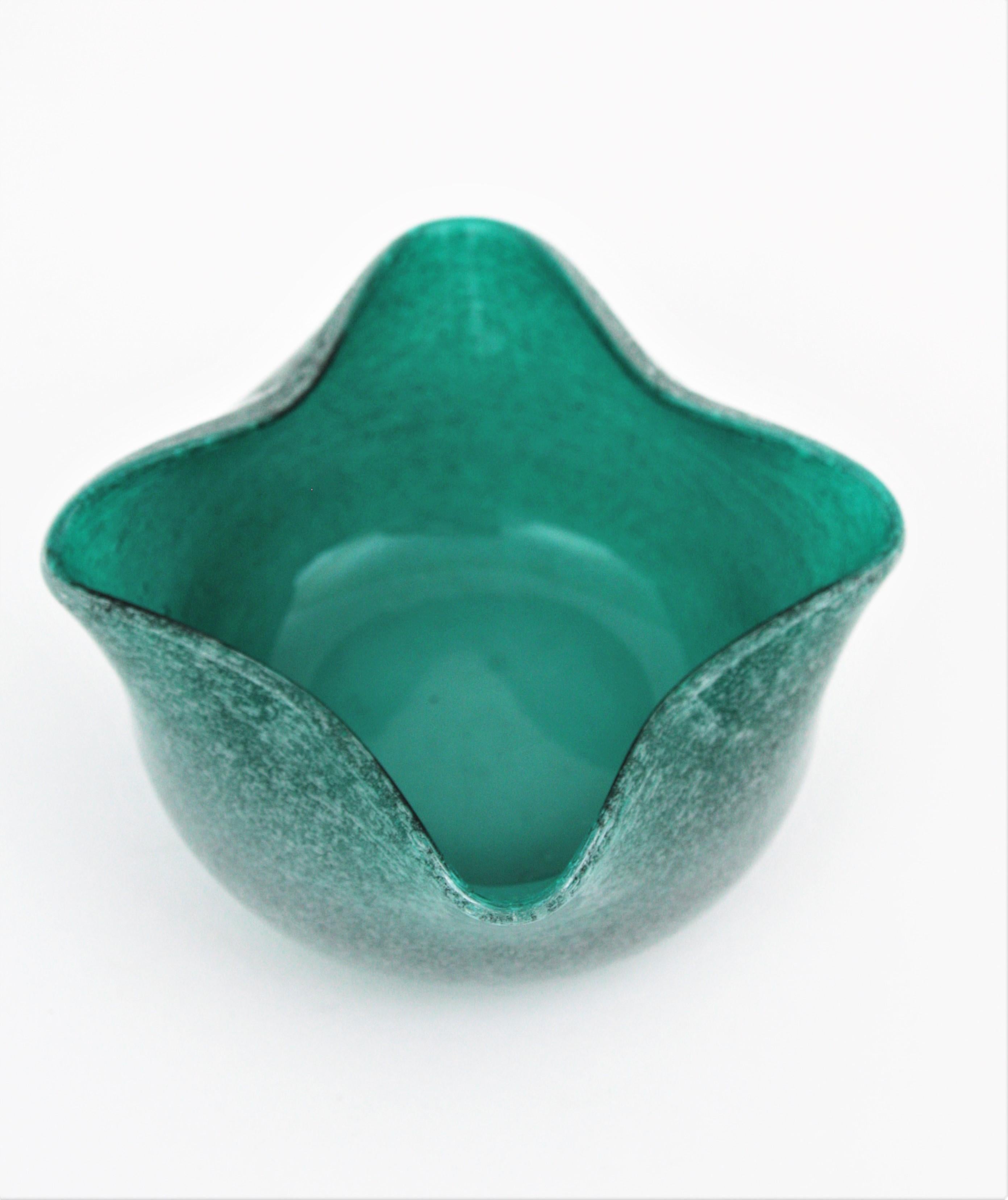 Seguso Murano Fazzoletto Pulegoso Burbujas Tazón de vidrio artístico verde en venta 1