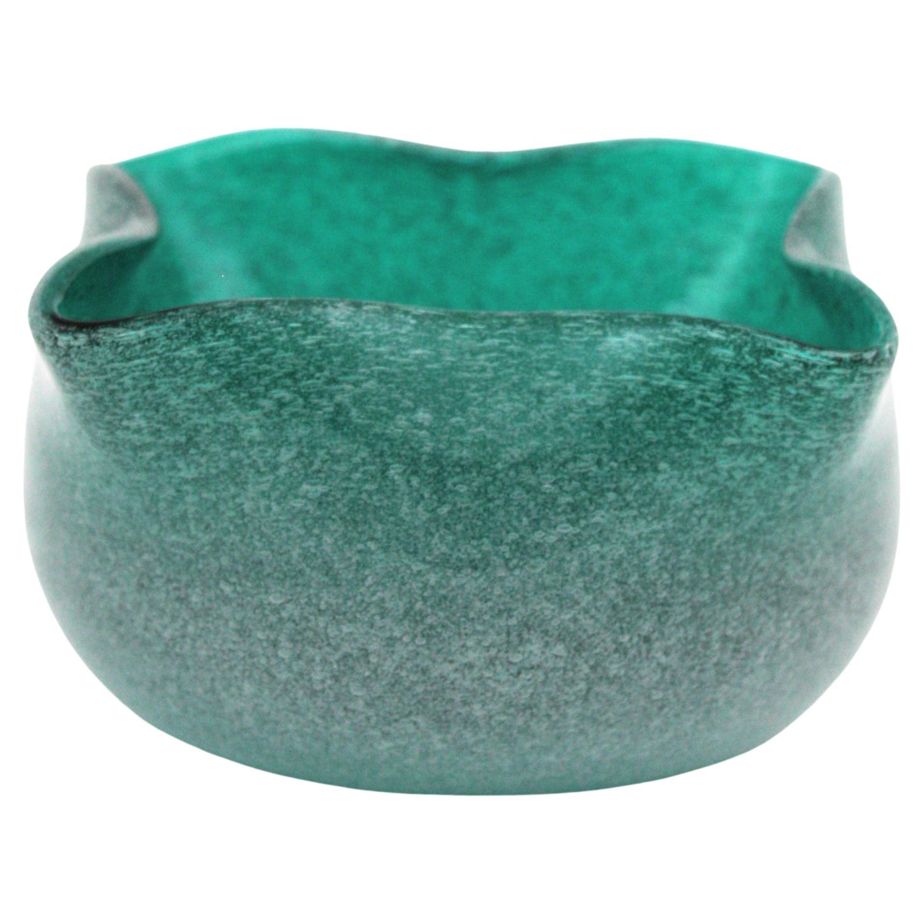 Mid-Century Modern Seguso Murano Fazzoletto Pulegoso Bubbles Green Art Glass Bowl For Sale