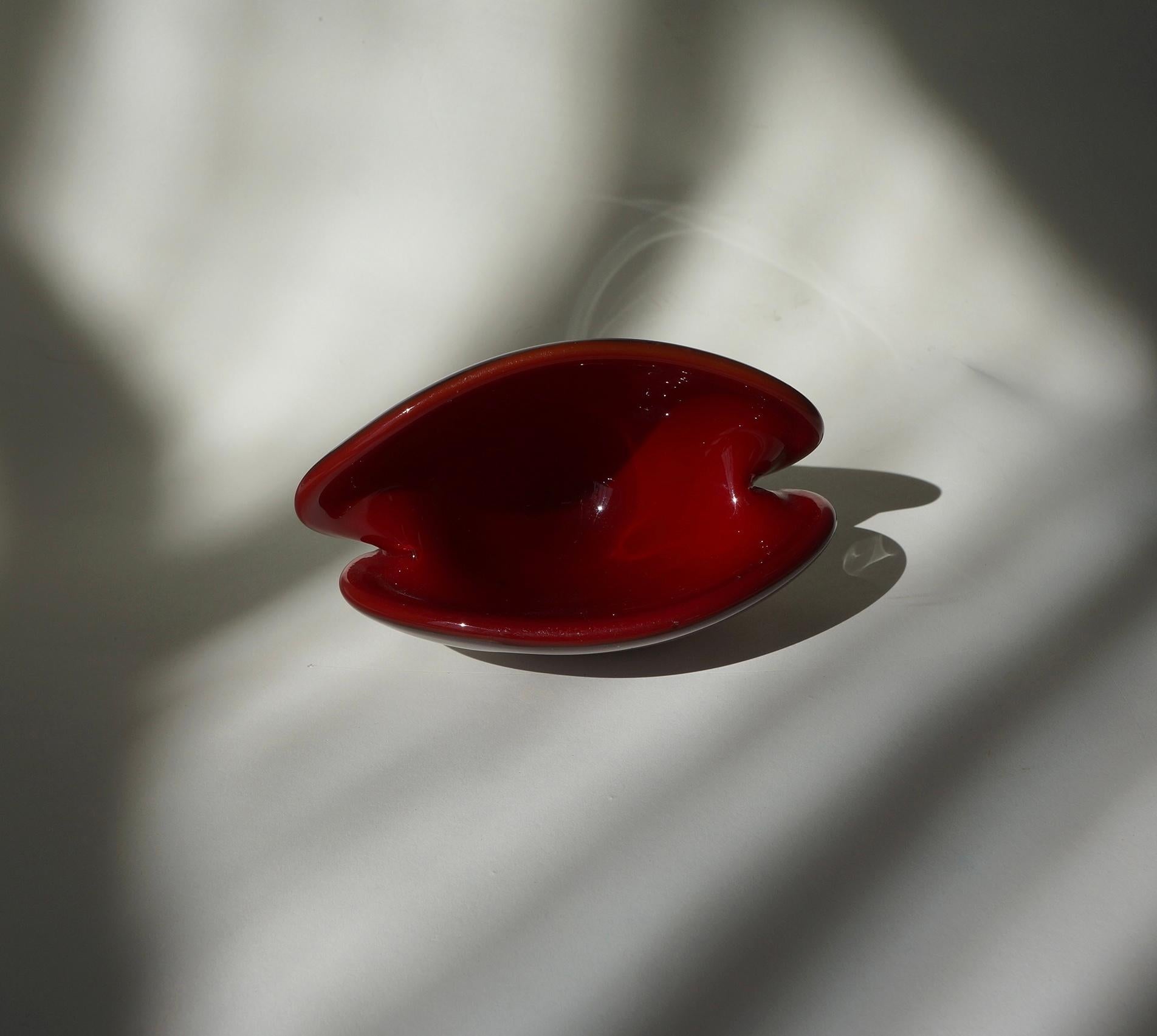Mid-Century Modern Seguso Murano Glass 1960s Clam shaped Shell Bowl, Italy 
