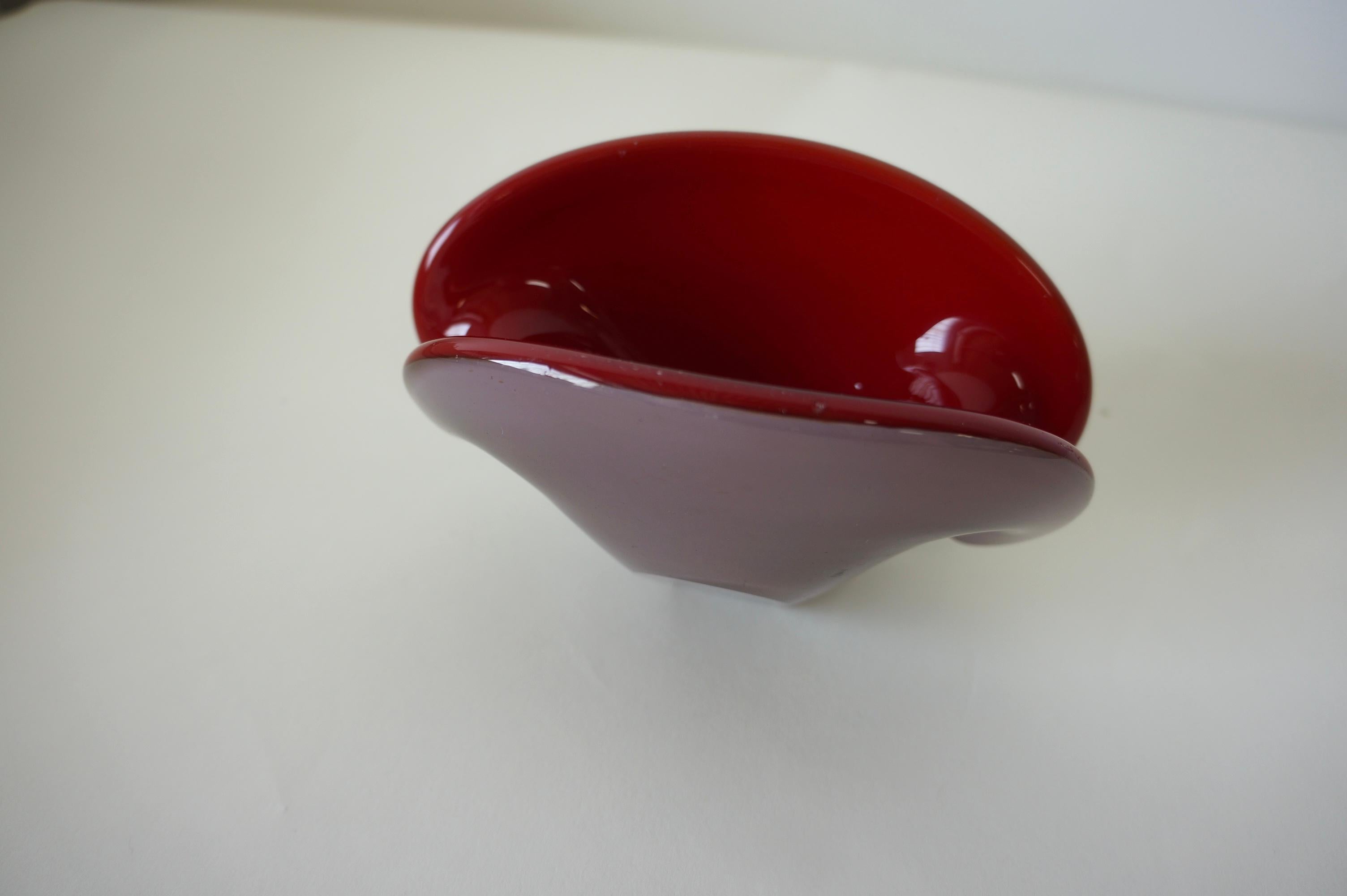 Seguso Murano Glass 1960s Clam shaped Shell Bowl, Italy  In Good Condition In Toronto, ON