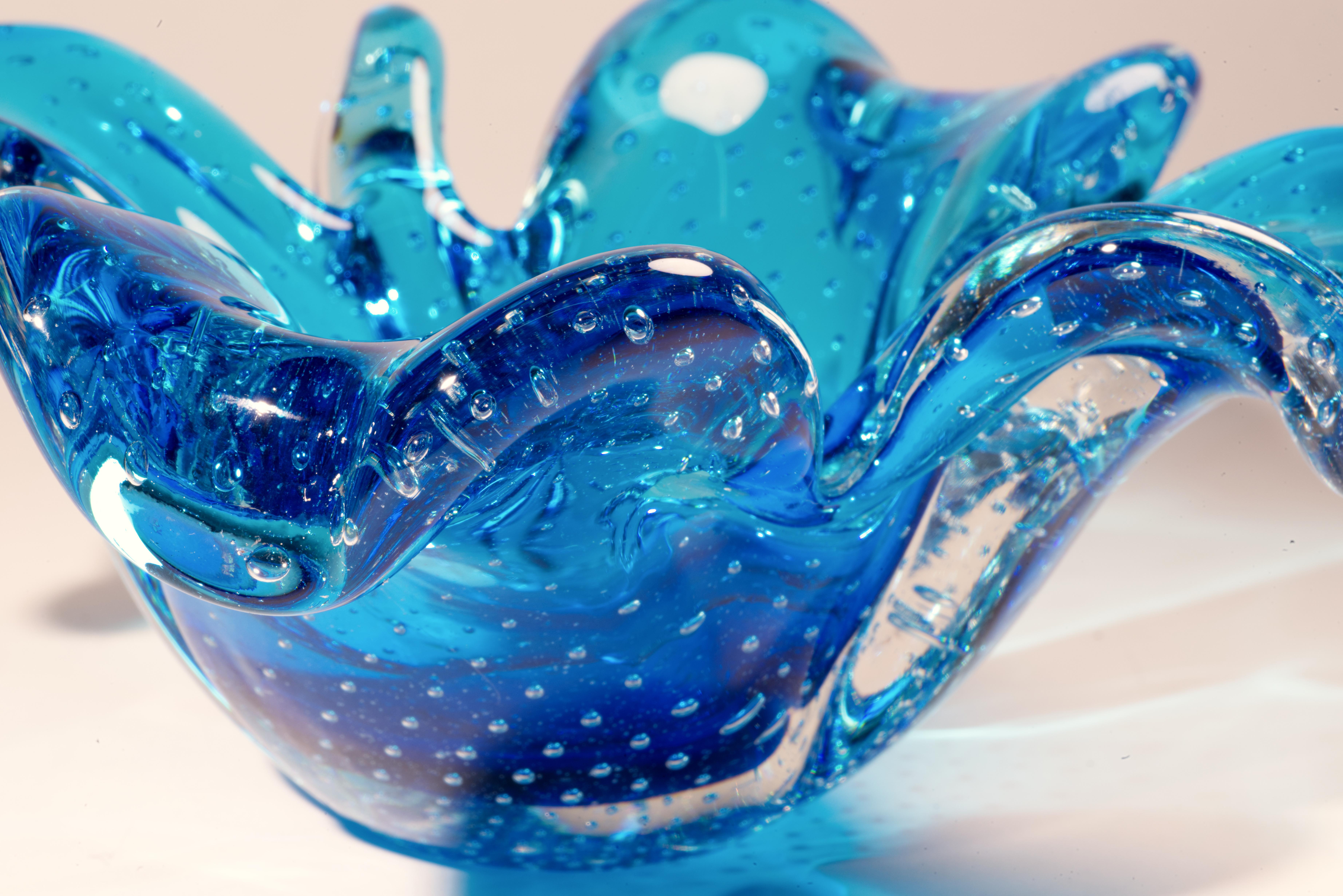 Seguso Murano Glass Azul Trébol de Cuatro Hojas Sommerso Cuenco, Brilla en UV Hecho a mano en venta