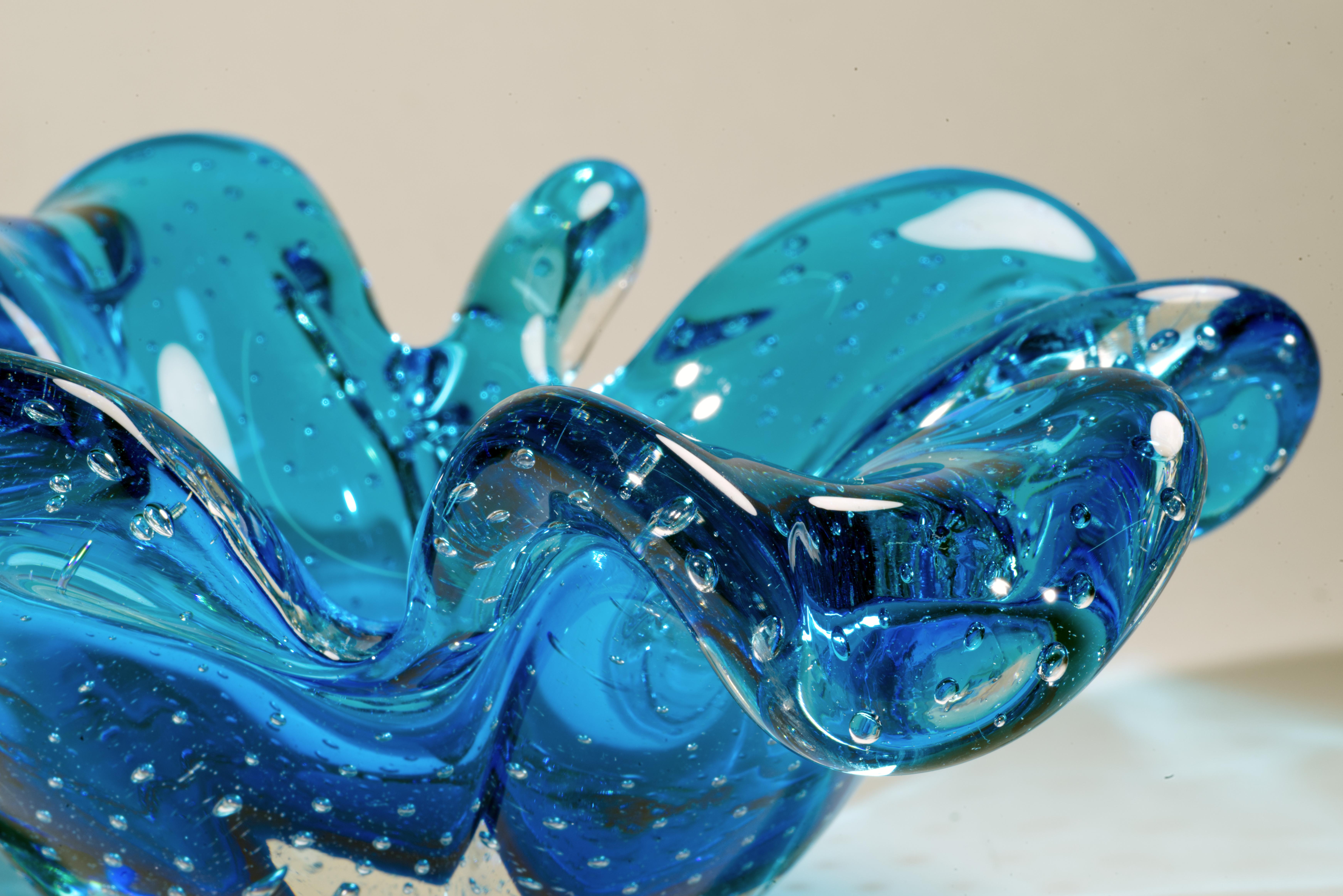 Seguso Murano Glass Azul Trébol de Cuatro Hojas Sommerso Cuenco, Brilla en UV en Bueno estado para la venta en Clifton Springs, NY