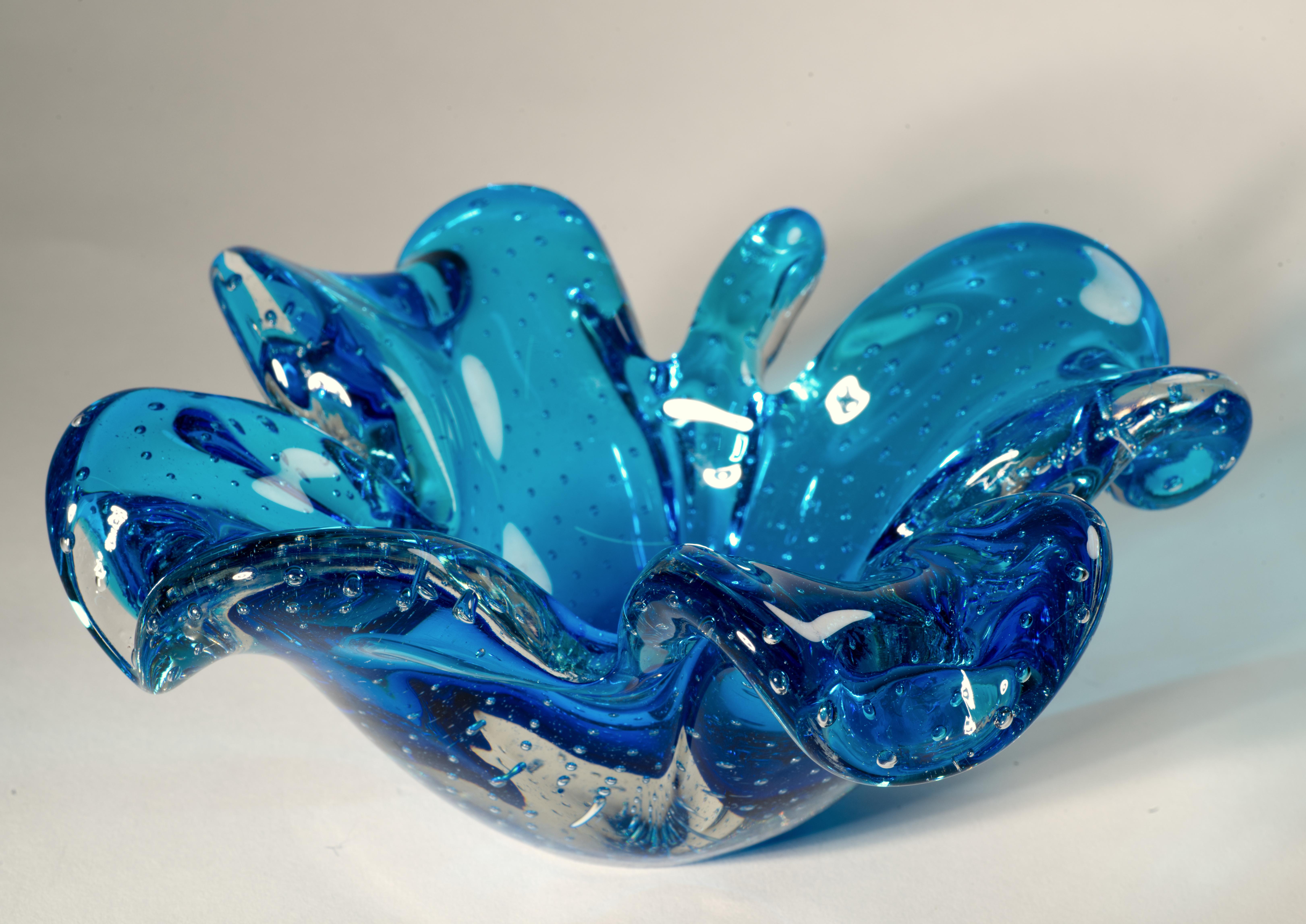 Seguso Murano Glass Azul Trébol de Cuatro Hojas Sommerso Cuenco, Brilla en UV siglo XX en venta