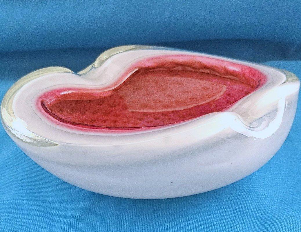 italien Seguso Coupe en verre de Murano, verre ciselé avec Bullicante et Polveri d'or en vente
