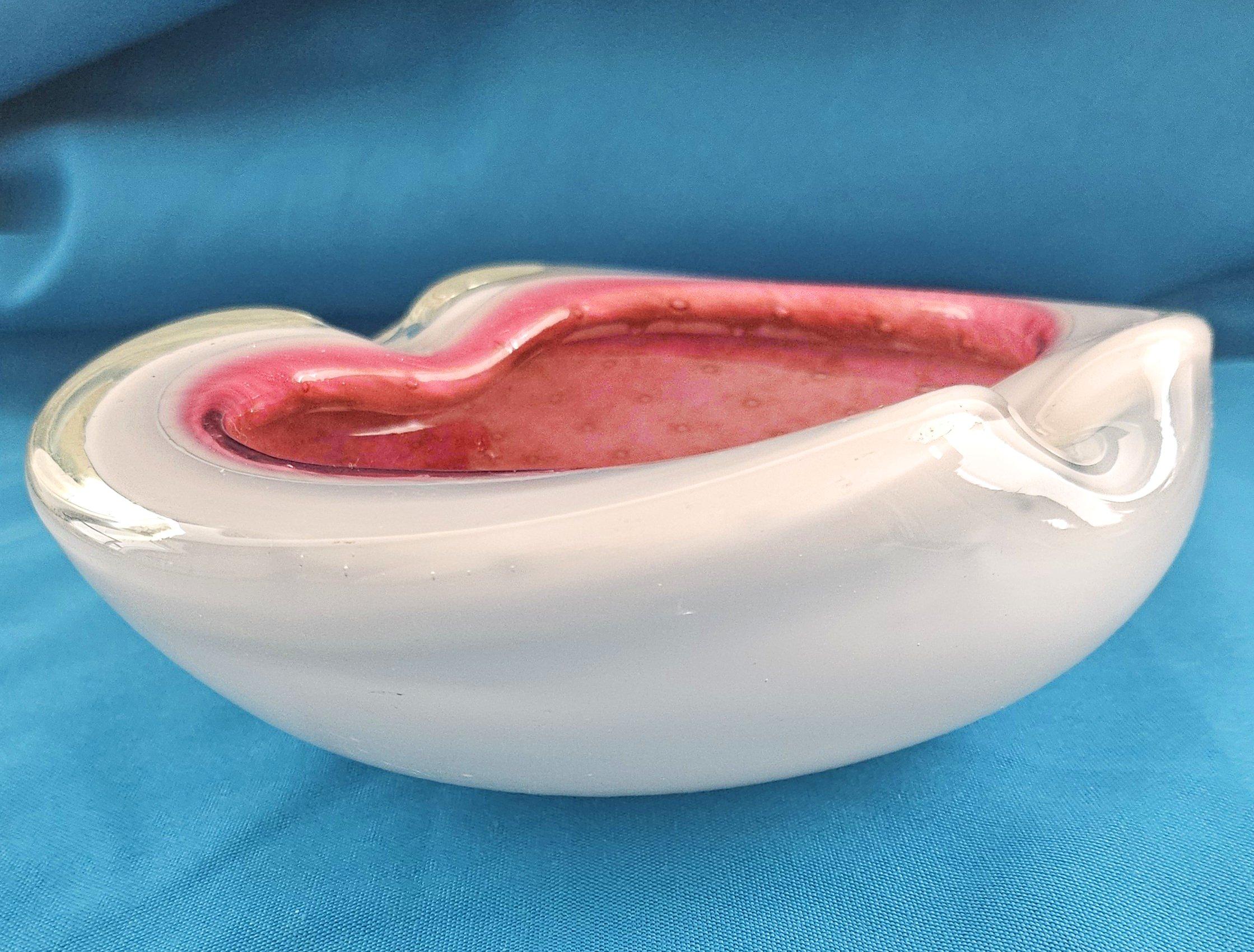 Autre Seguso Coupe en verre de Murano, verre ciselé avec Bullicante et Polveri d'or en vente